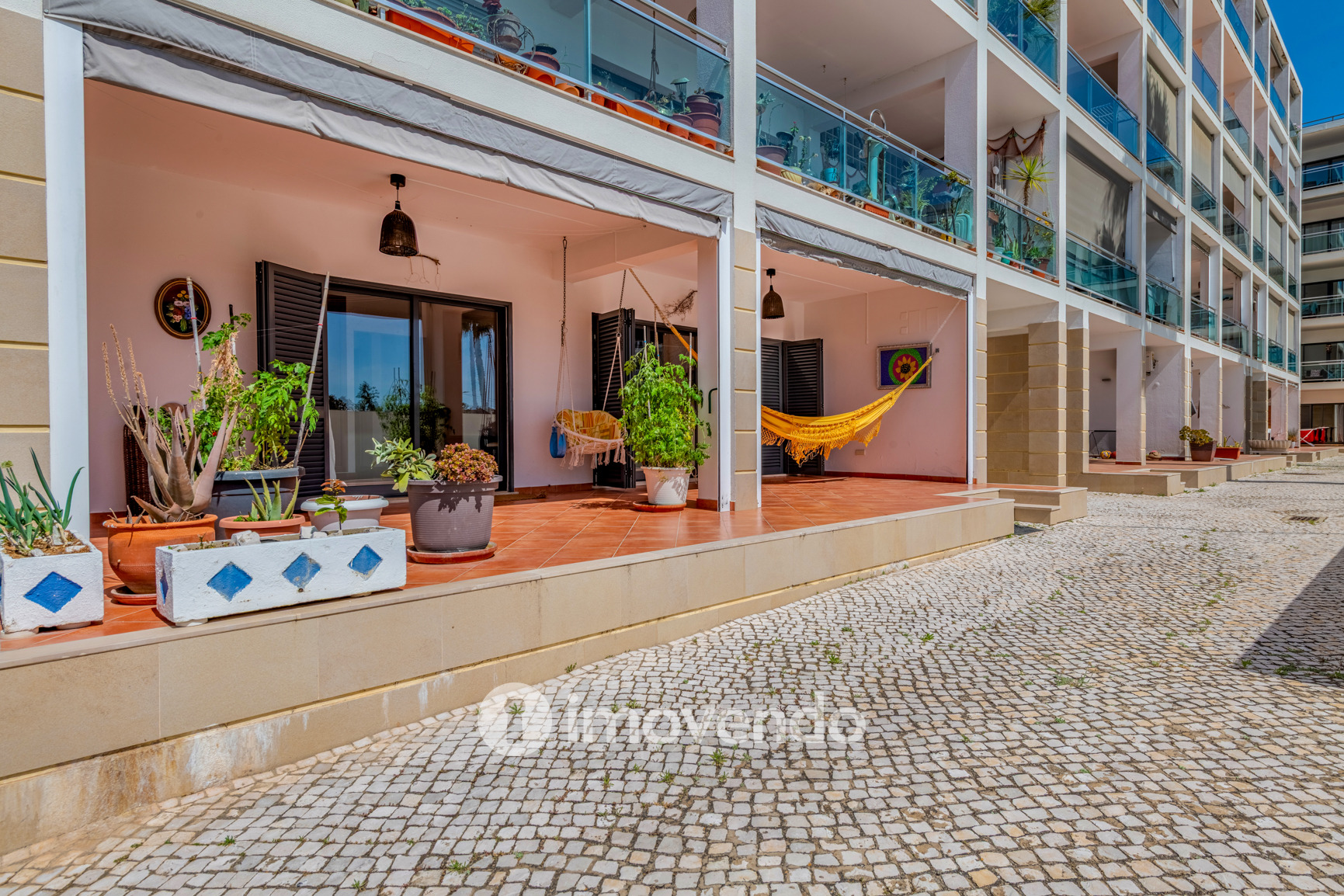 Apartamento T4 em condomínio com piscina, em Quelfes, Olhão