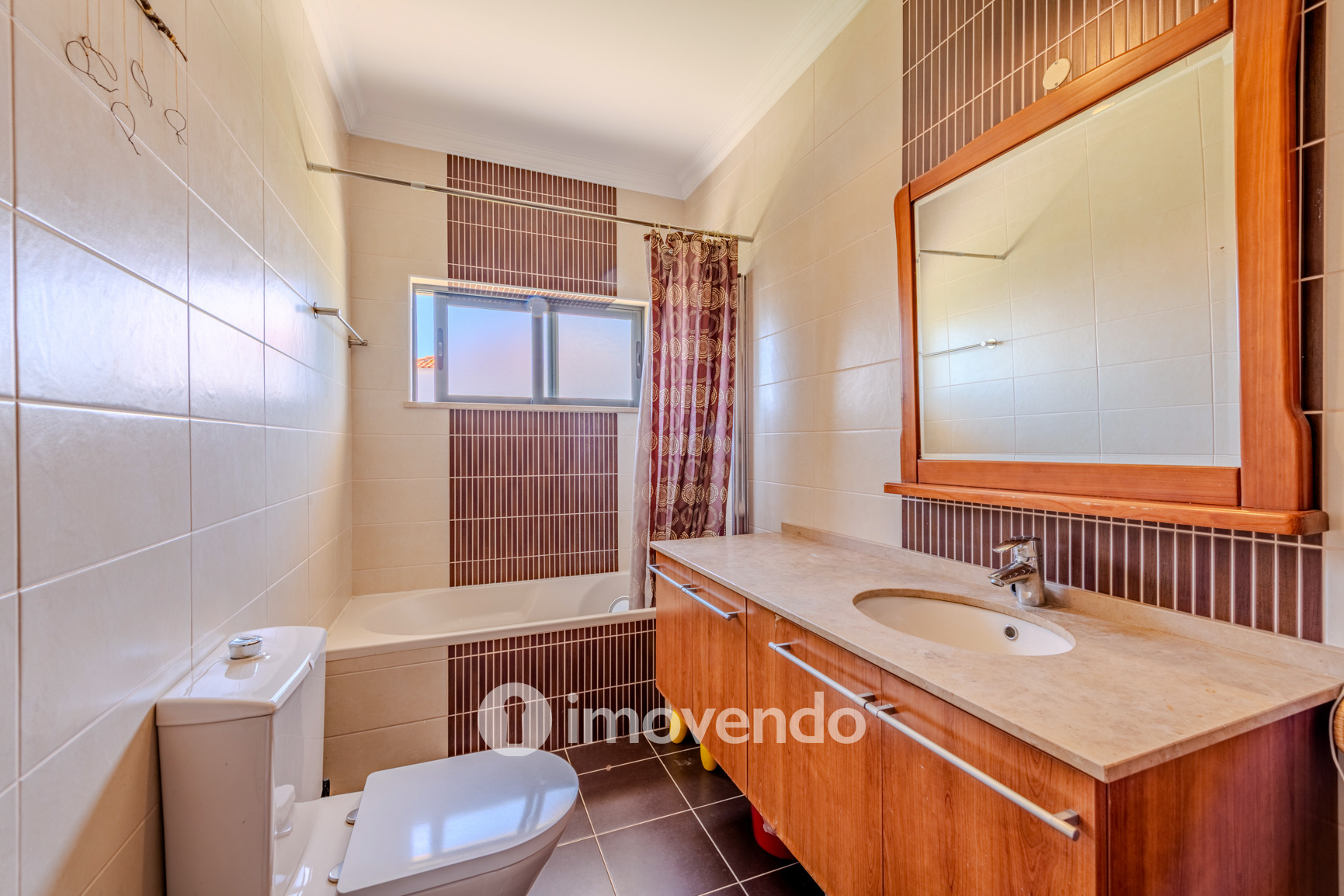 Apartamento T4 em condomínio com piscina, em Quelfes, Olhão