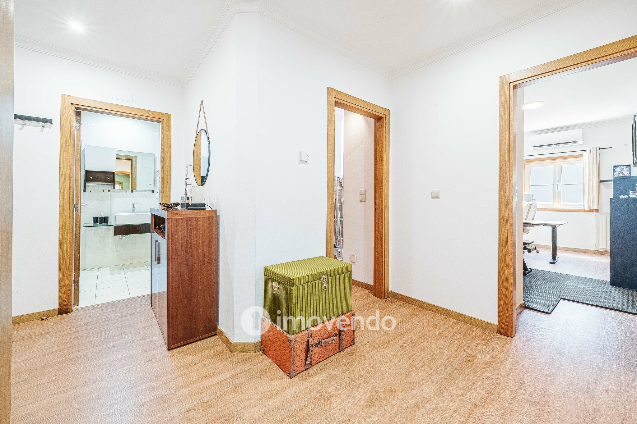 Apartamento T2 moderno, com estacionamento, nas Casas do Lago