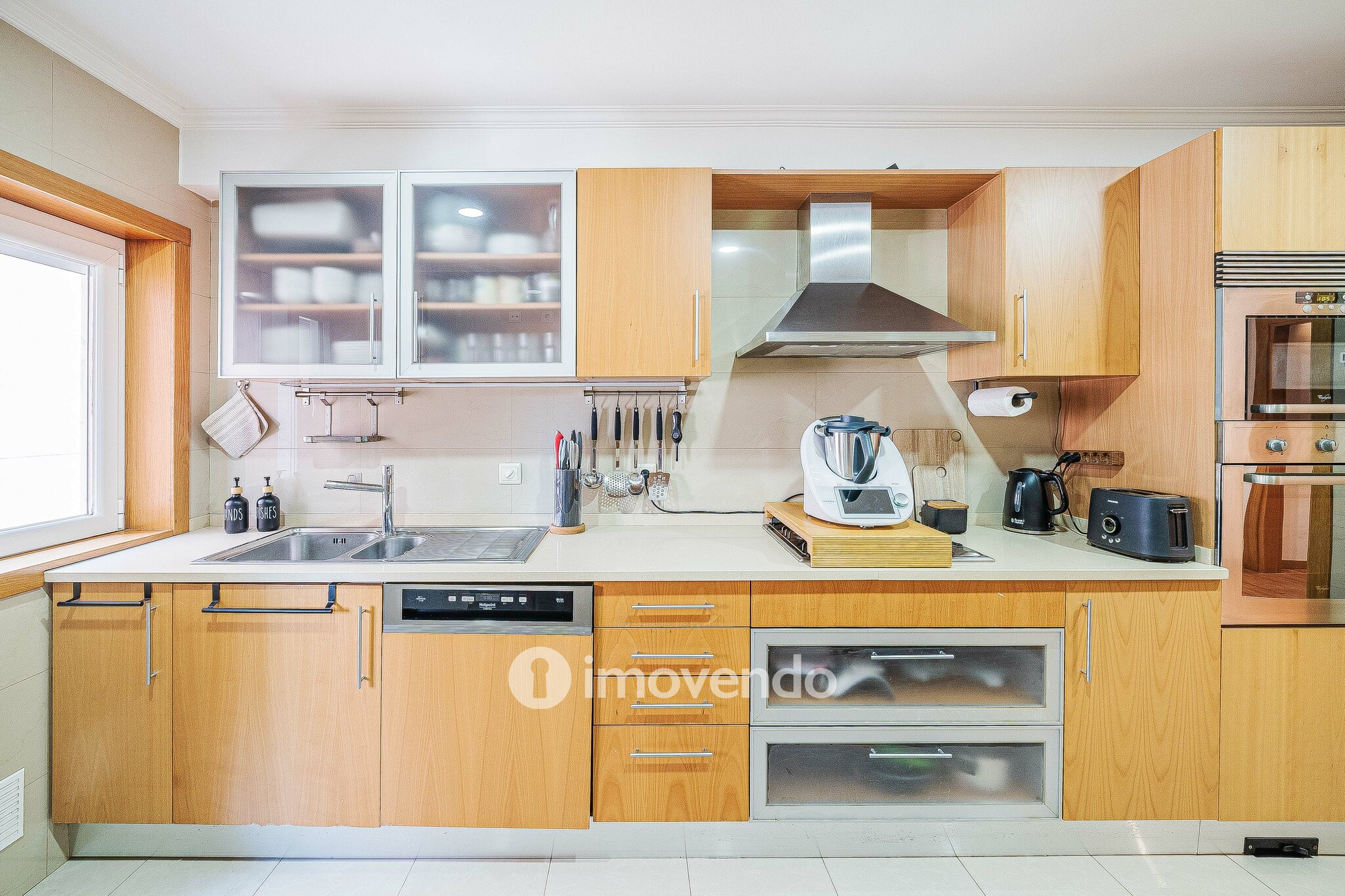 Apartamento T2 moderno, com estacionamento, nas Casas do Lago