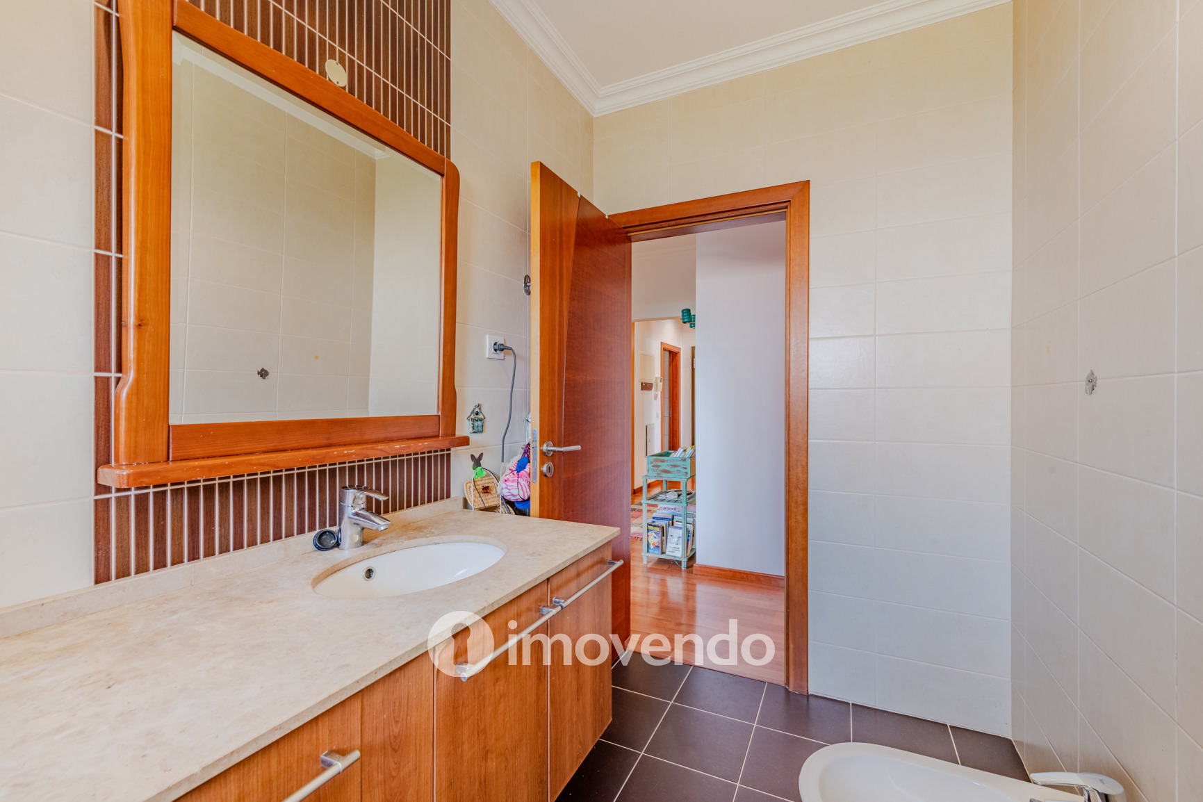 Apartamento T4 em condomínio com piscina, em Quelfes, Olhão