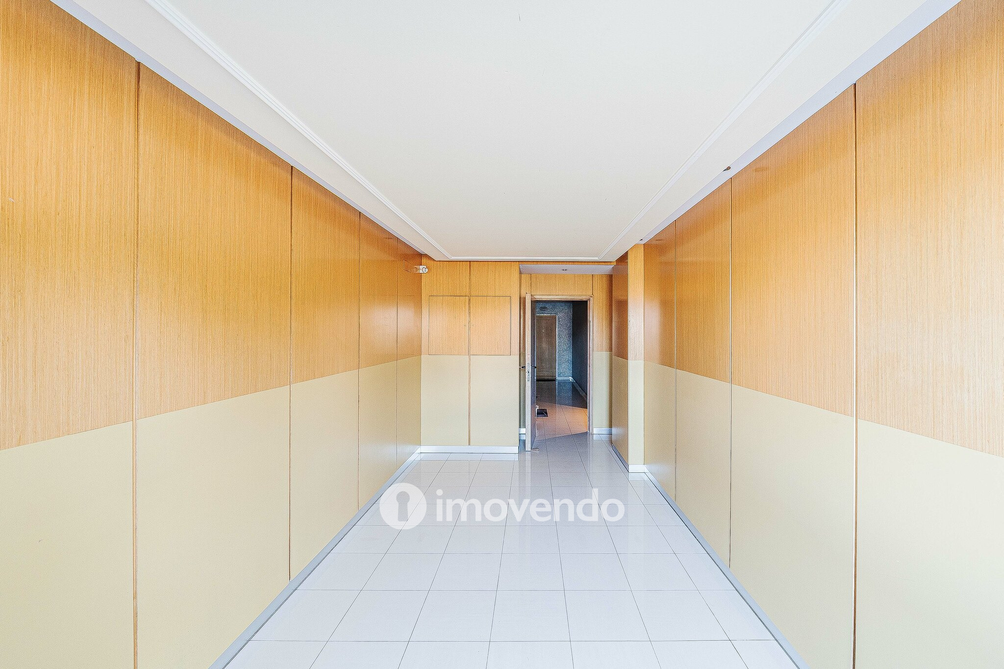 Apartamento T2 moderno, com estacionamento, nas Casas do Lago