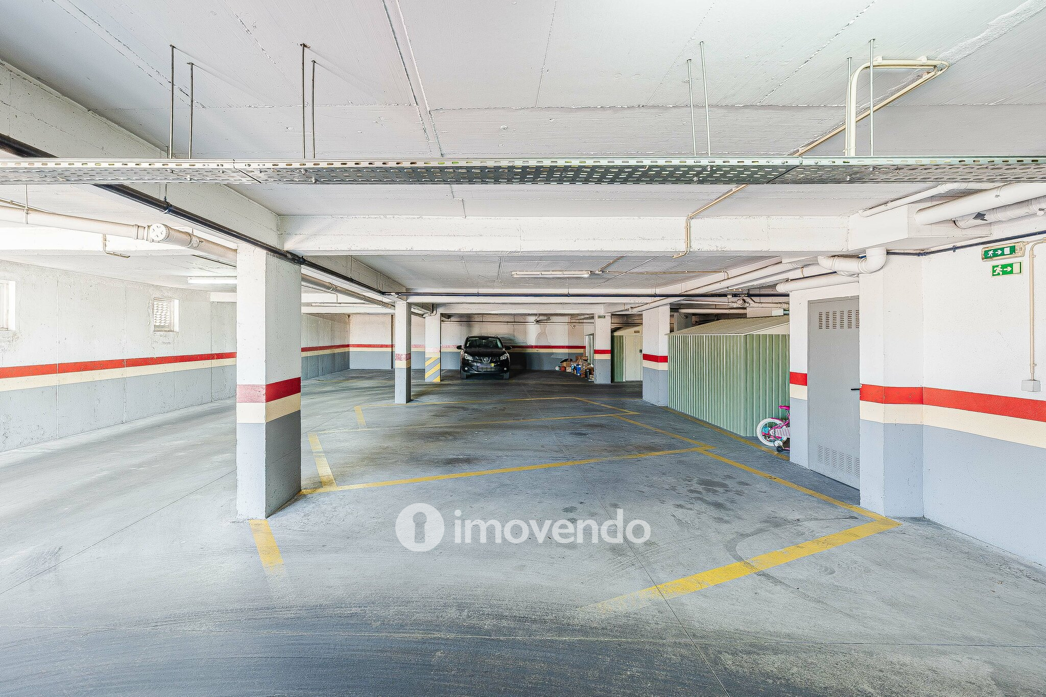 Apartamento T2 moderno, com estacionamento, nas Casas do Lago