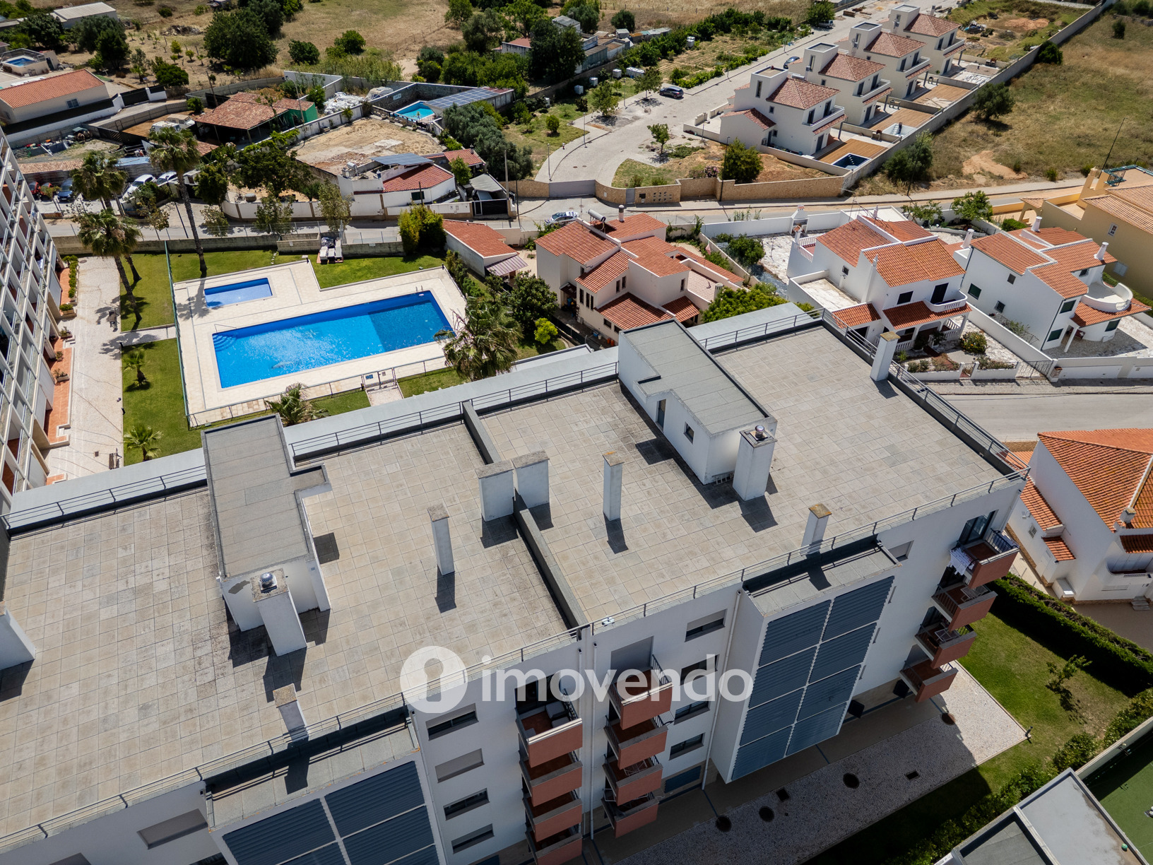 Apartamento T4 em condomínio com piscina, em Quelfes, Olhão