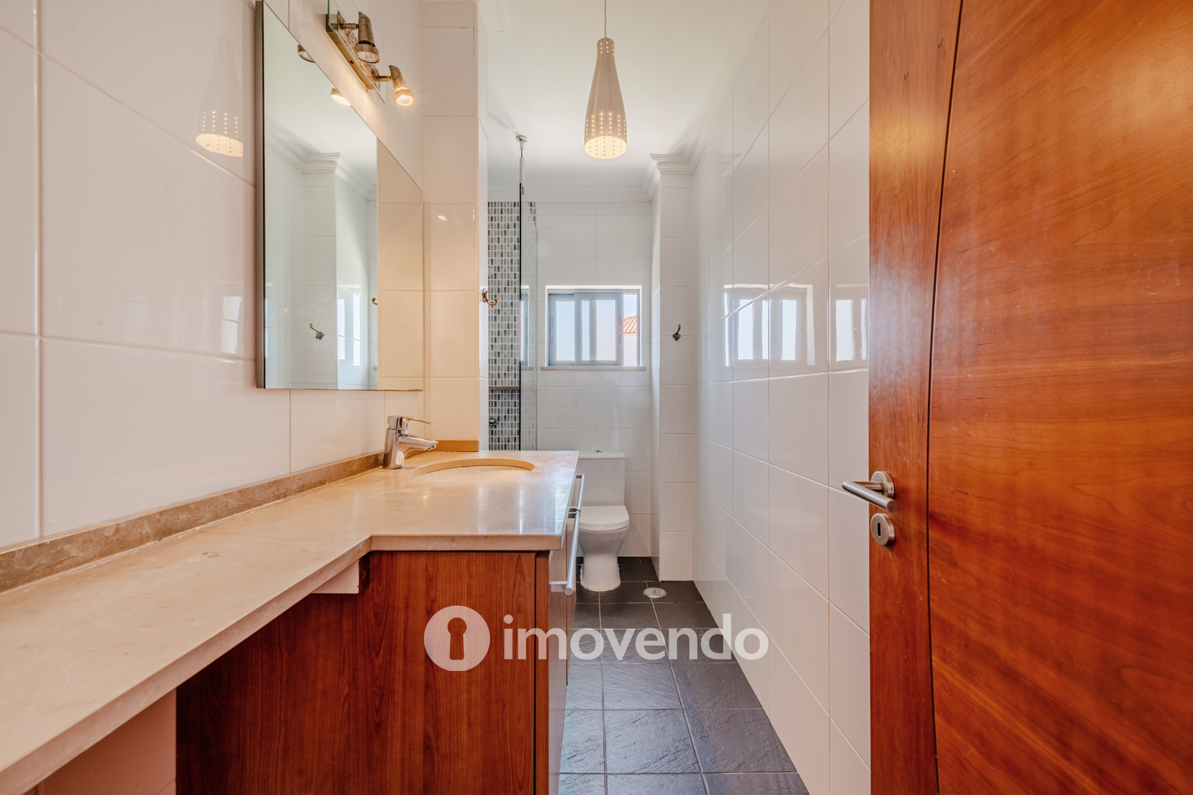 Apartamento T4 em condomínio com piscina, em Quelfes, Olhão