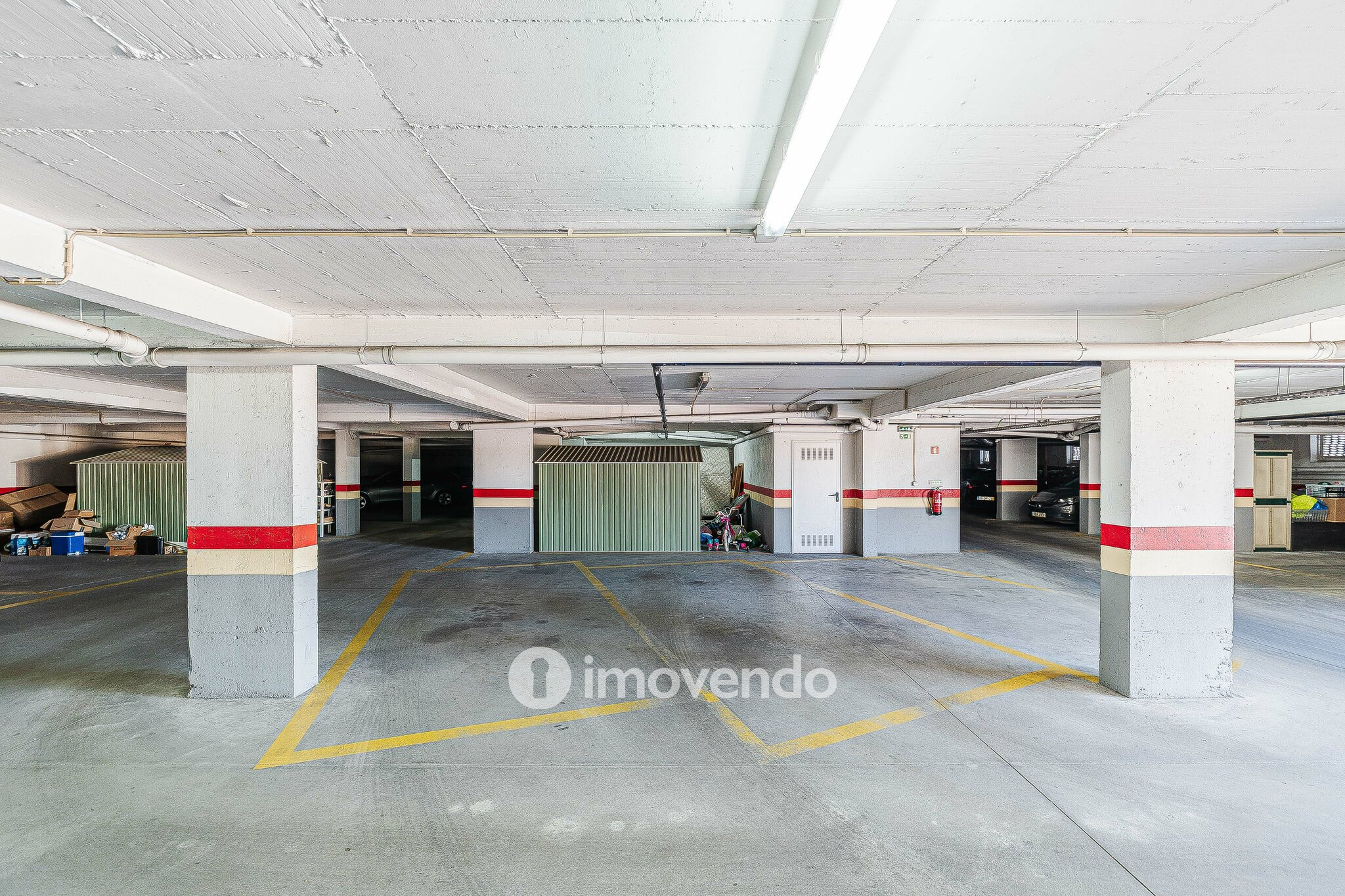 Apartamento T2 moderno, com estacionamento, nas Casas do Lago
