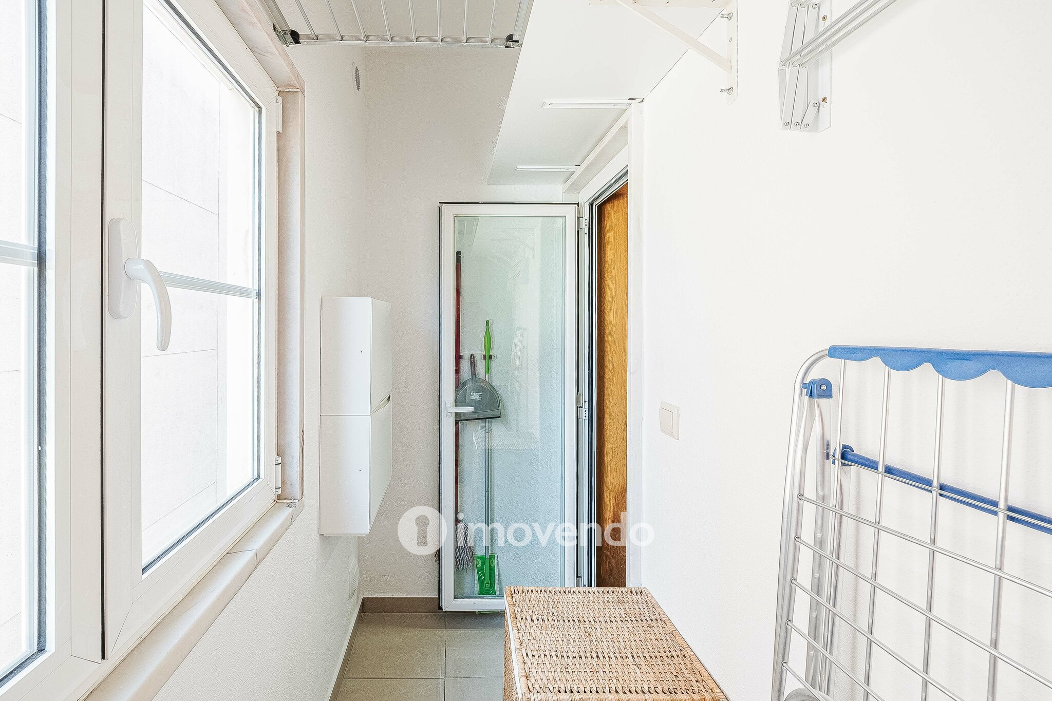 Apartamento T2 moderno, com estacionamento, nas Casas do Lago