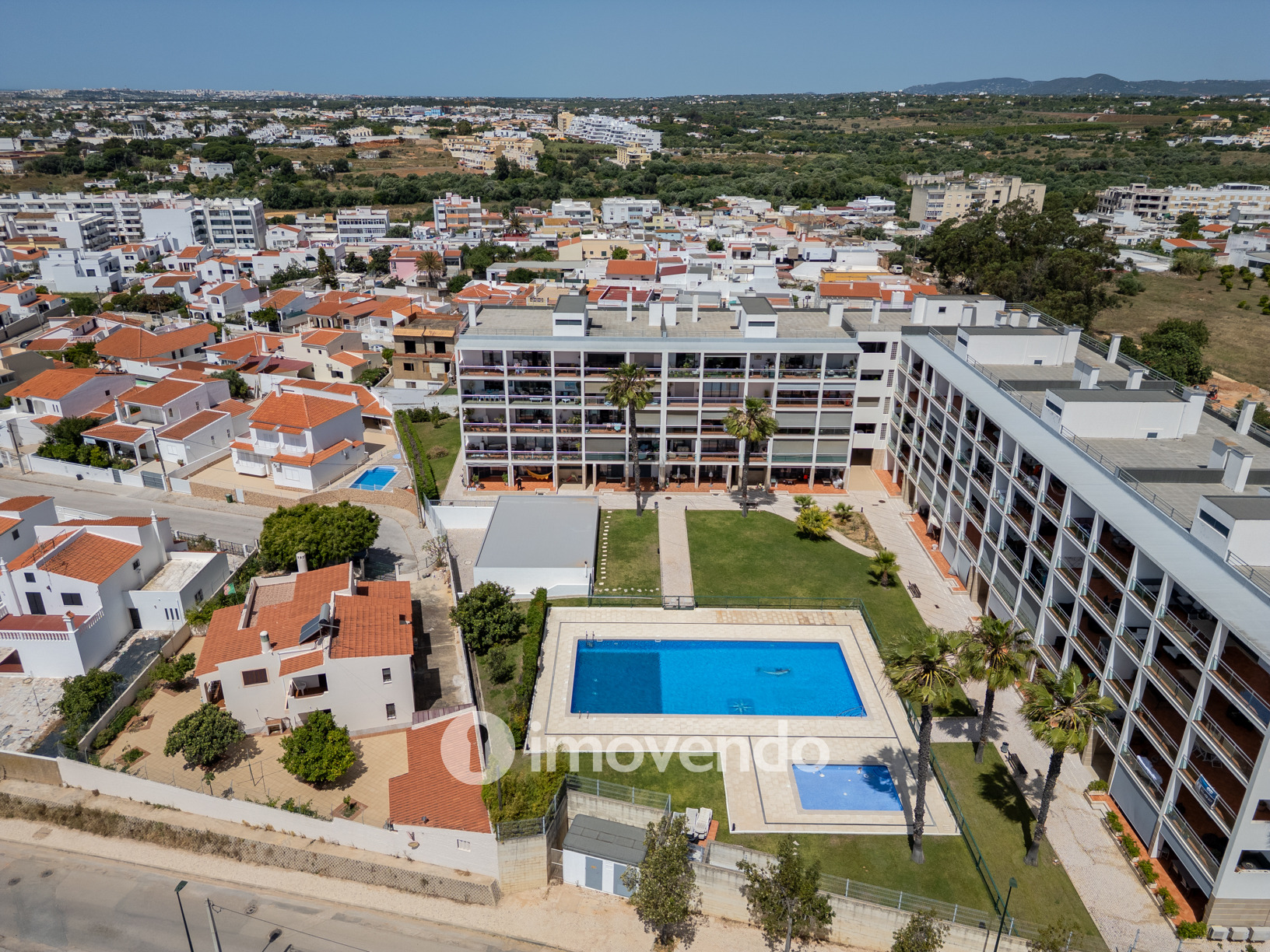 Apartamento T4 em condomínio com piscina, em Quelfes, Olhão