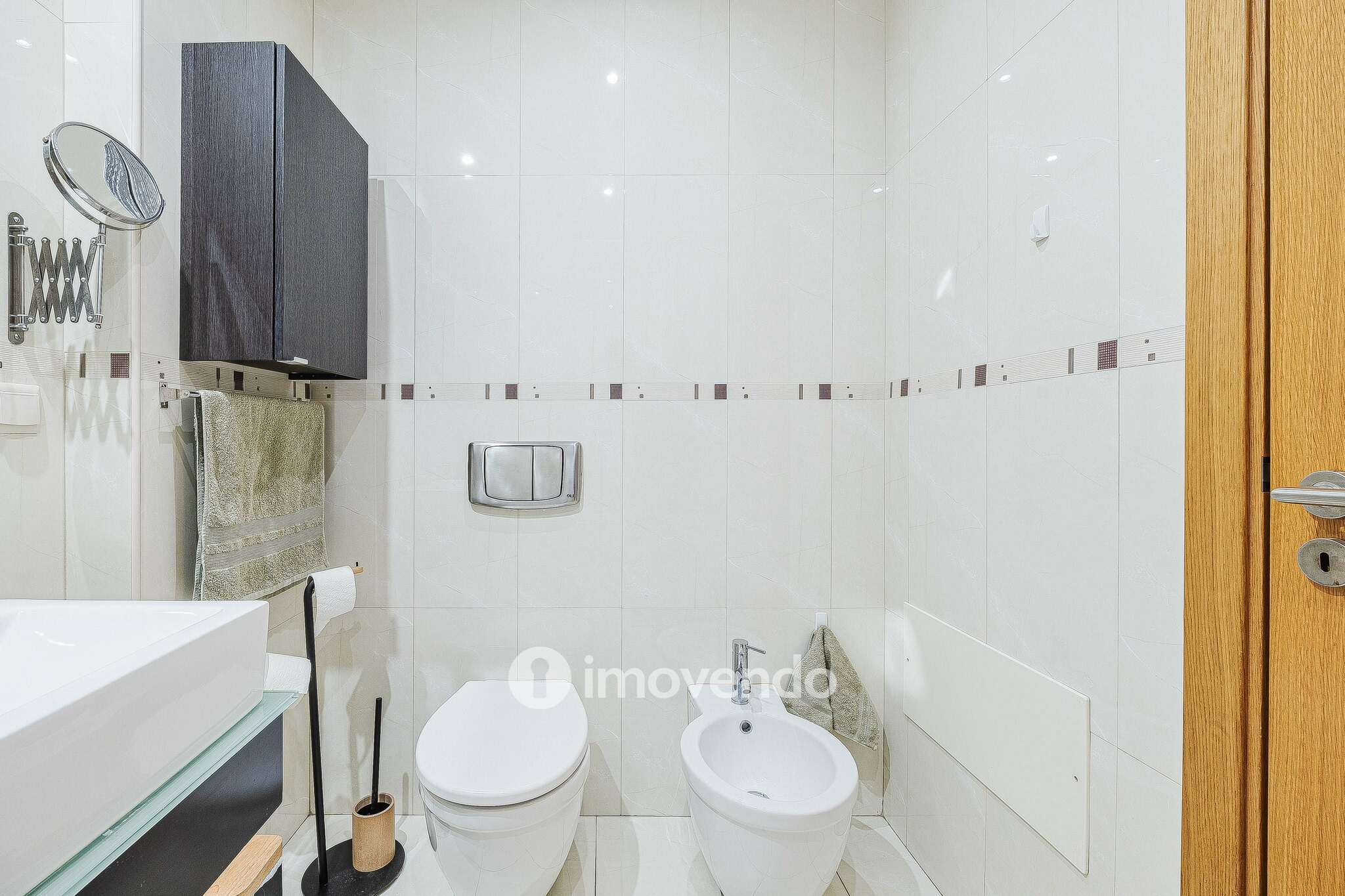 Apartamento T2 moderno, com estacionamento, nas Casas do Lago