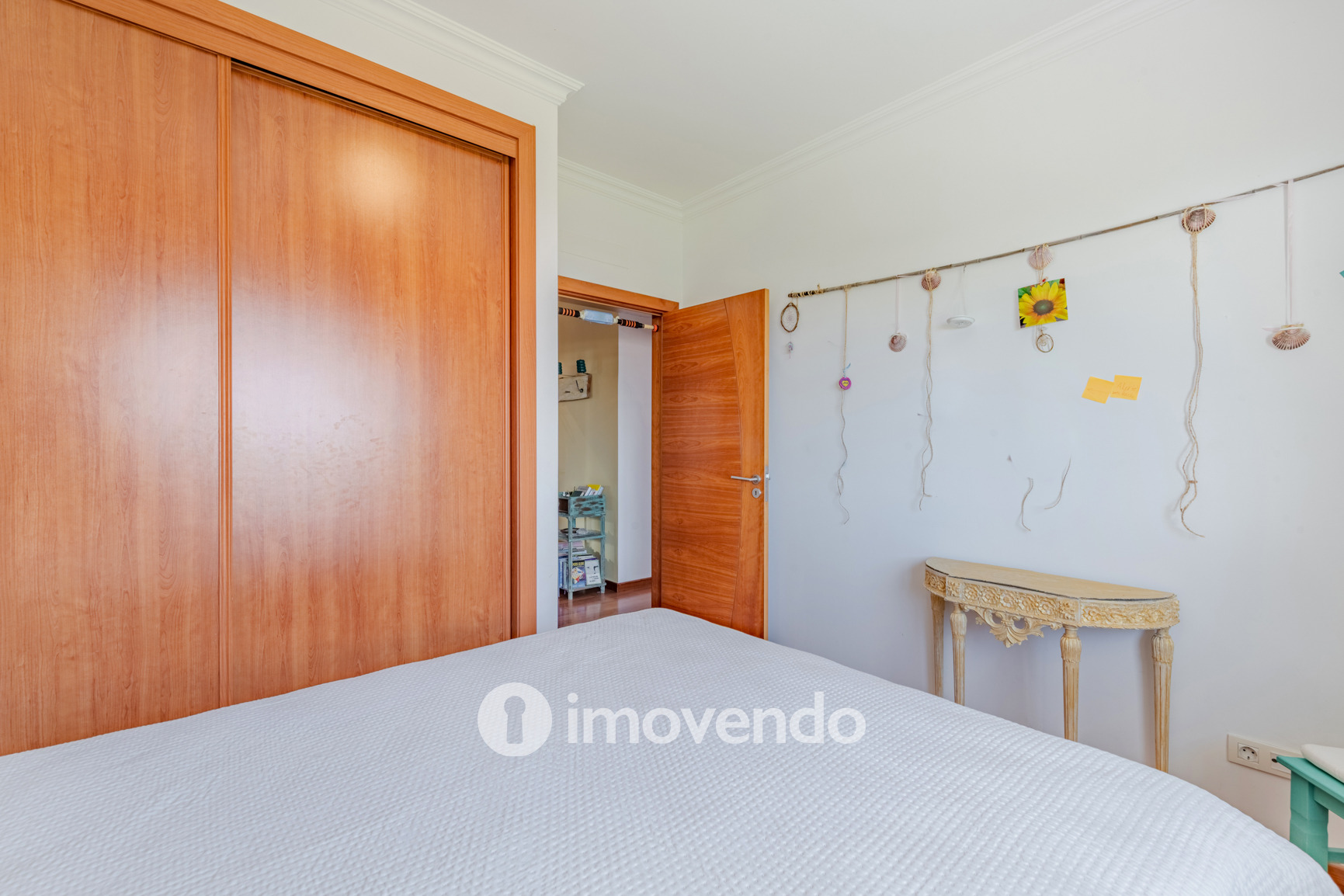 Apartamento T4 em condomínio com piscina, em Quelfes, Olhão