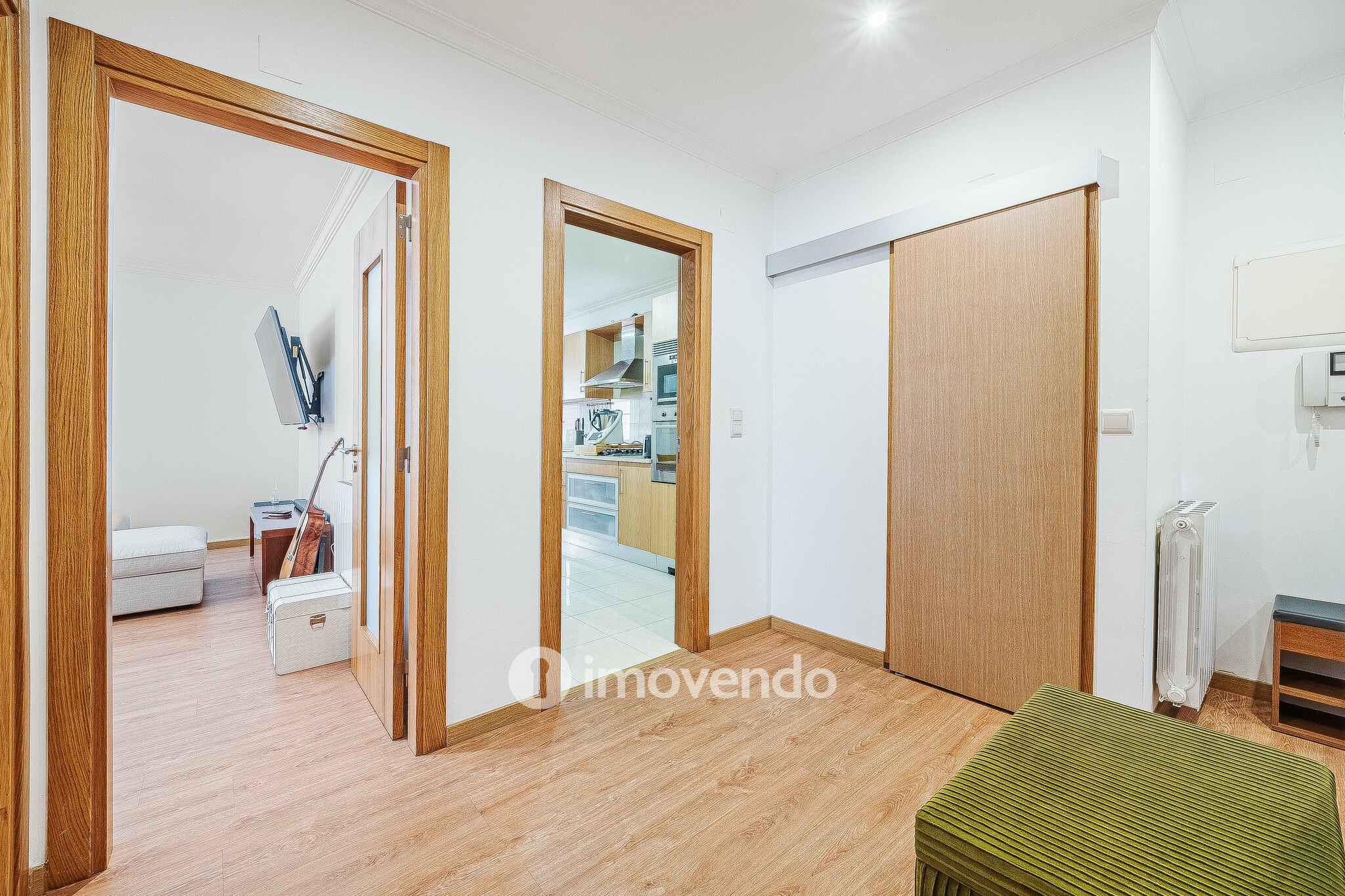 Apartamento T2 moderno, com estacionamento, nas Casas do Lago