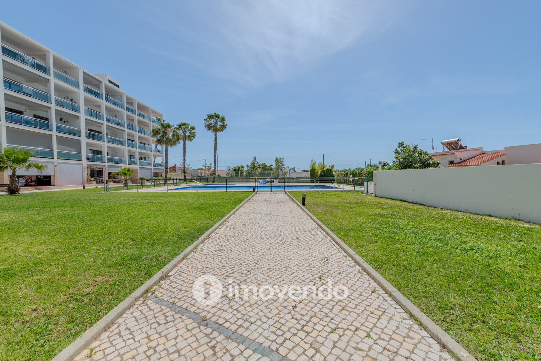Apartamento T4 em condomínio com piscina, em Quelfes, Olhão