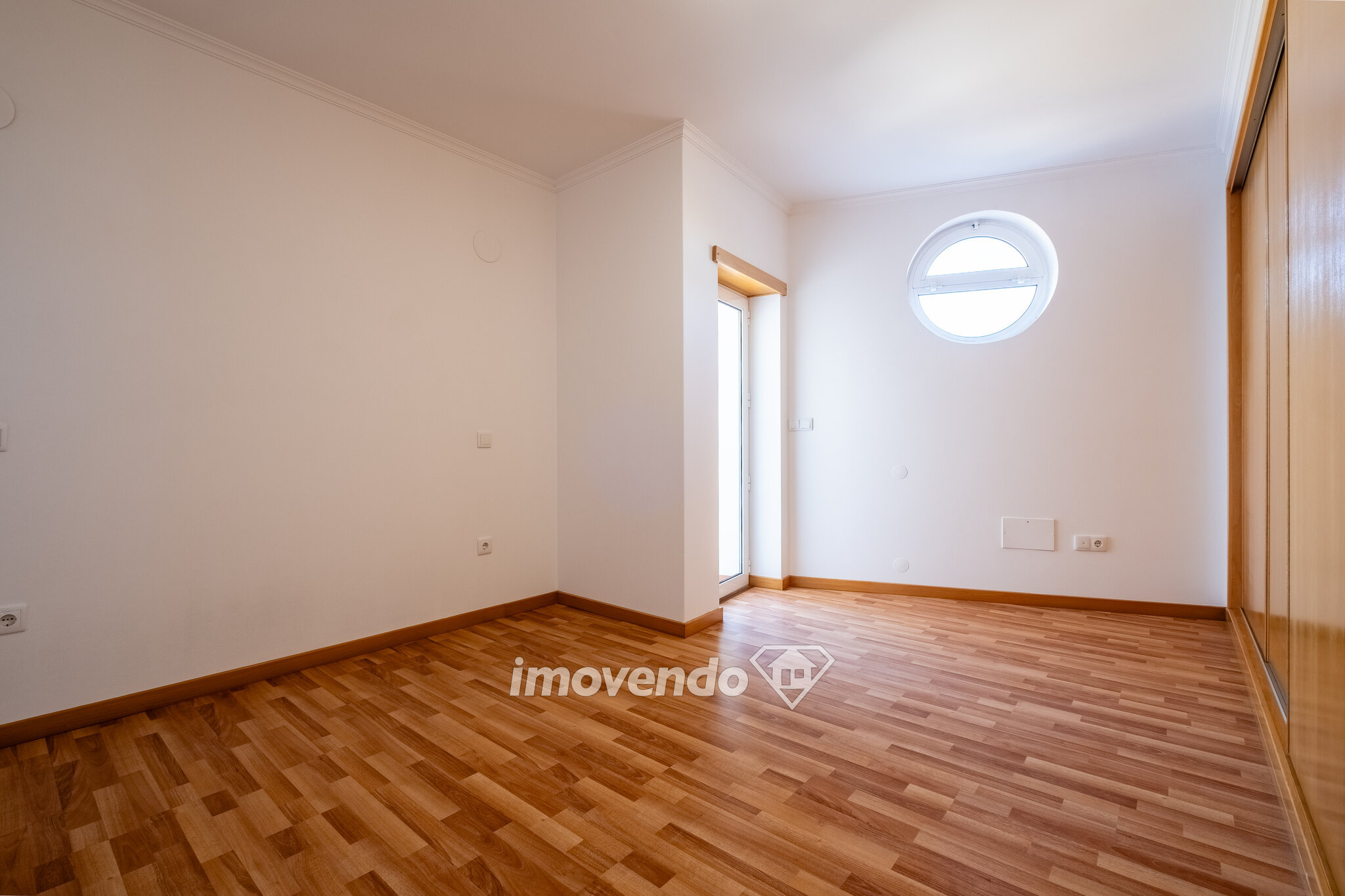 Apartamento T3, com garagem e cozinha equipada, em Coimbra