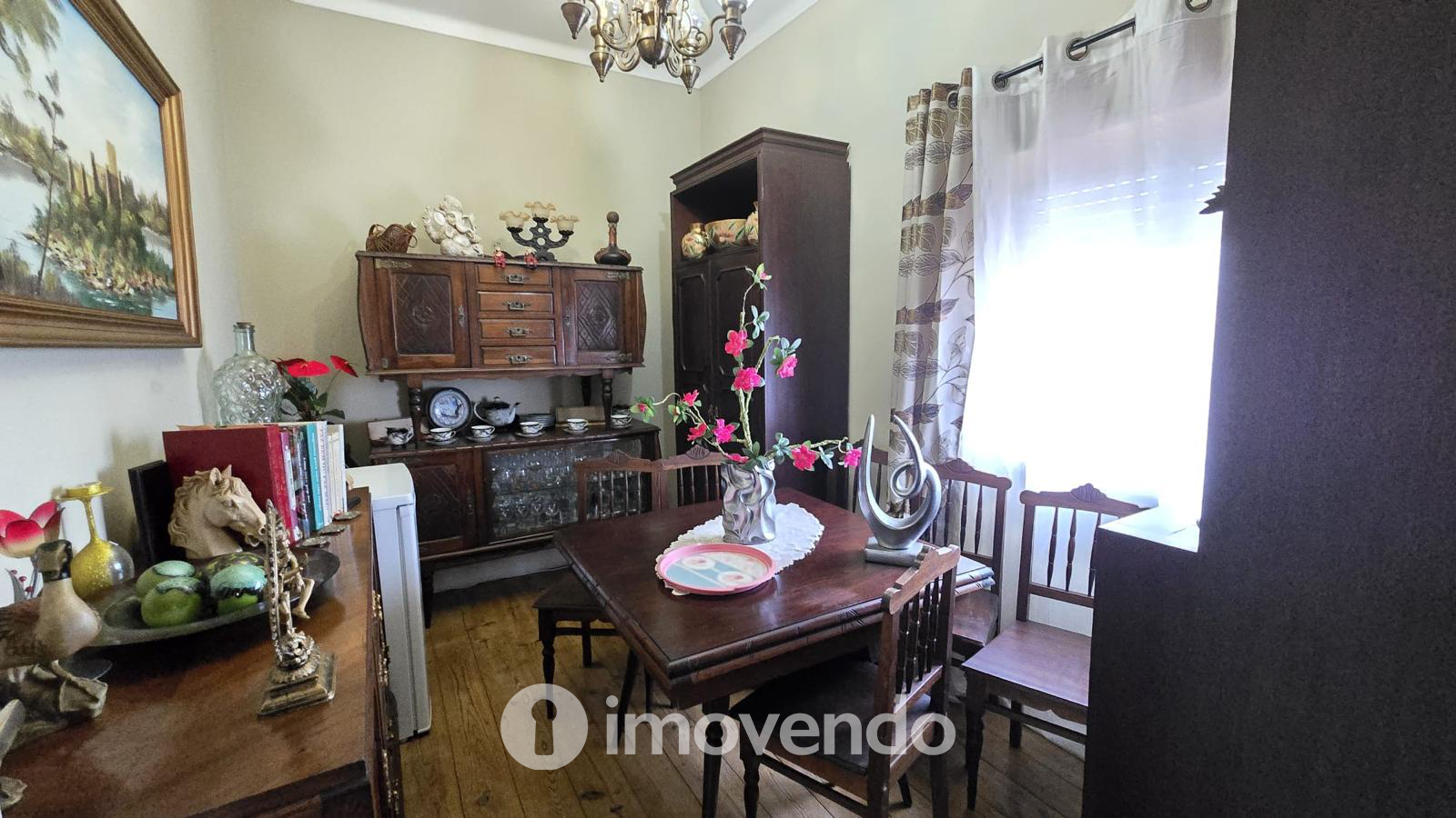 Prédio urbano, com três T4 e garagem, em Asseiceira, Tomar