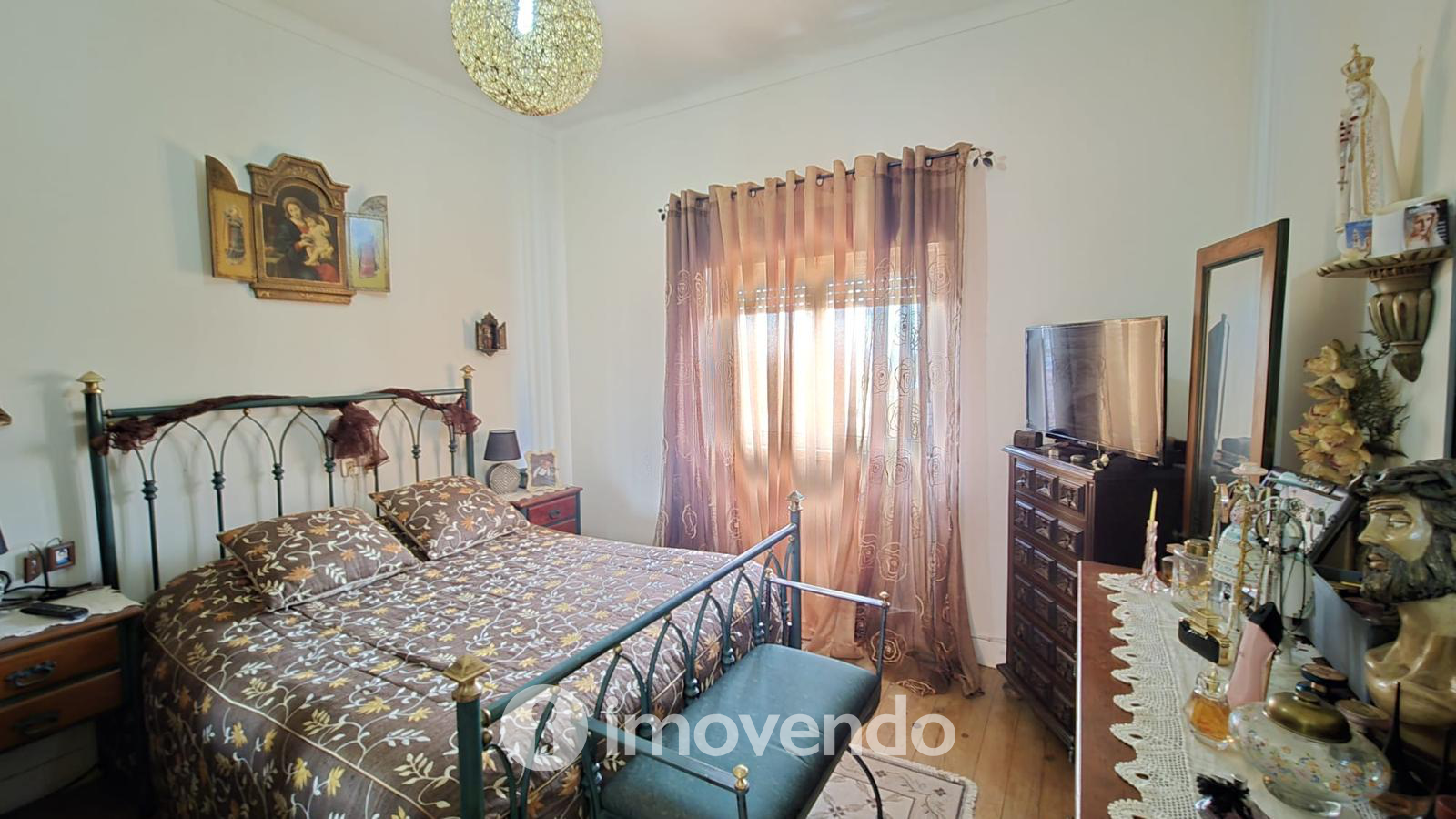 Prédio urbano, com três T4 e garagem, em Asseiceira, Tomar