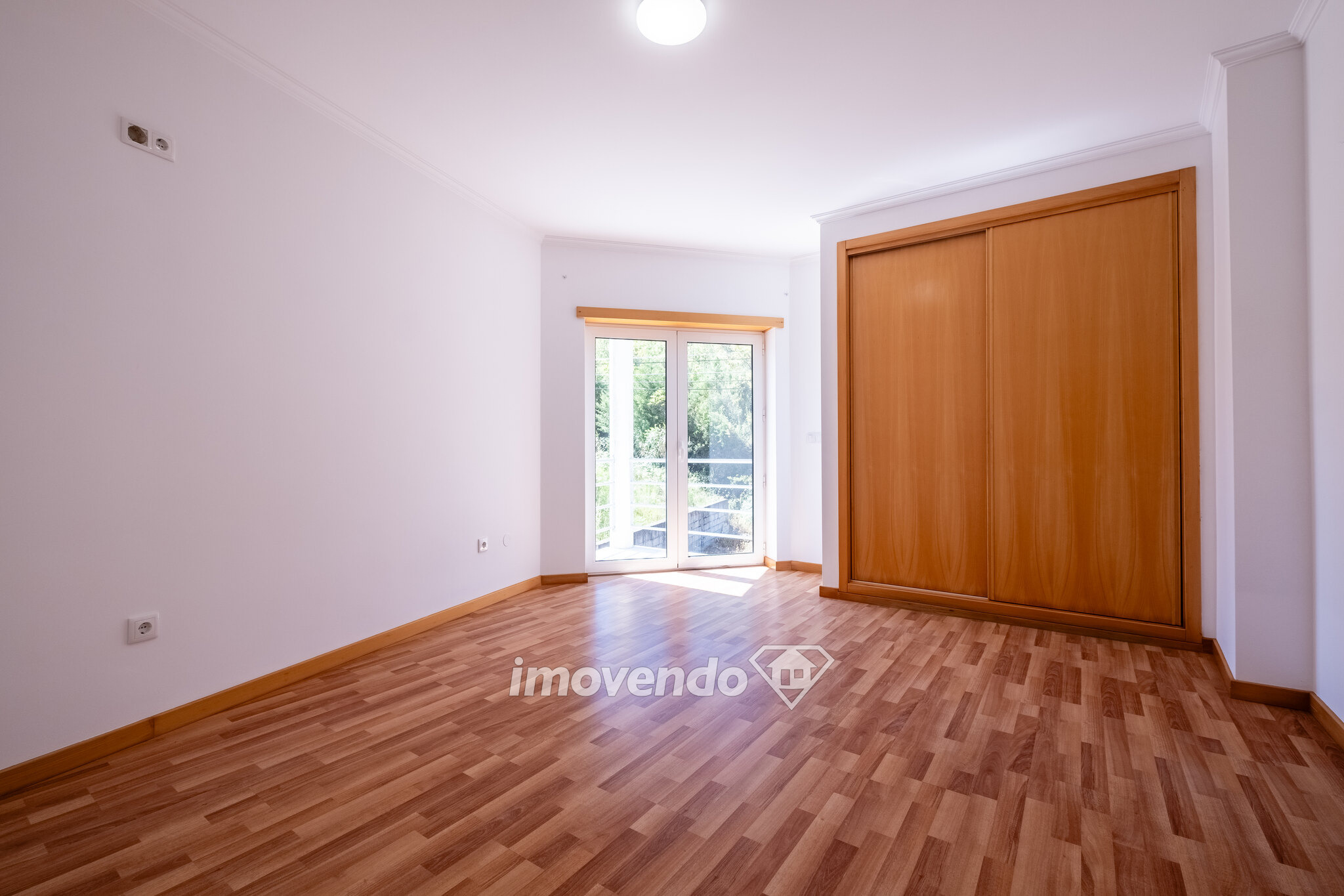 Apartamento T3, com garagem e cozinha equipada, em Coimbra