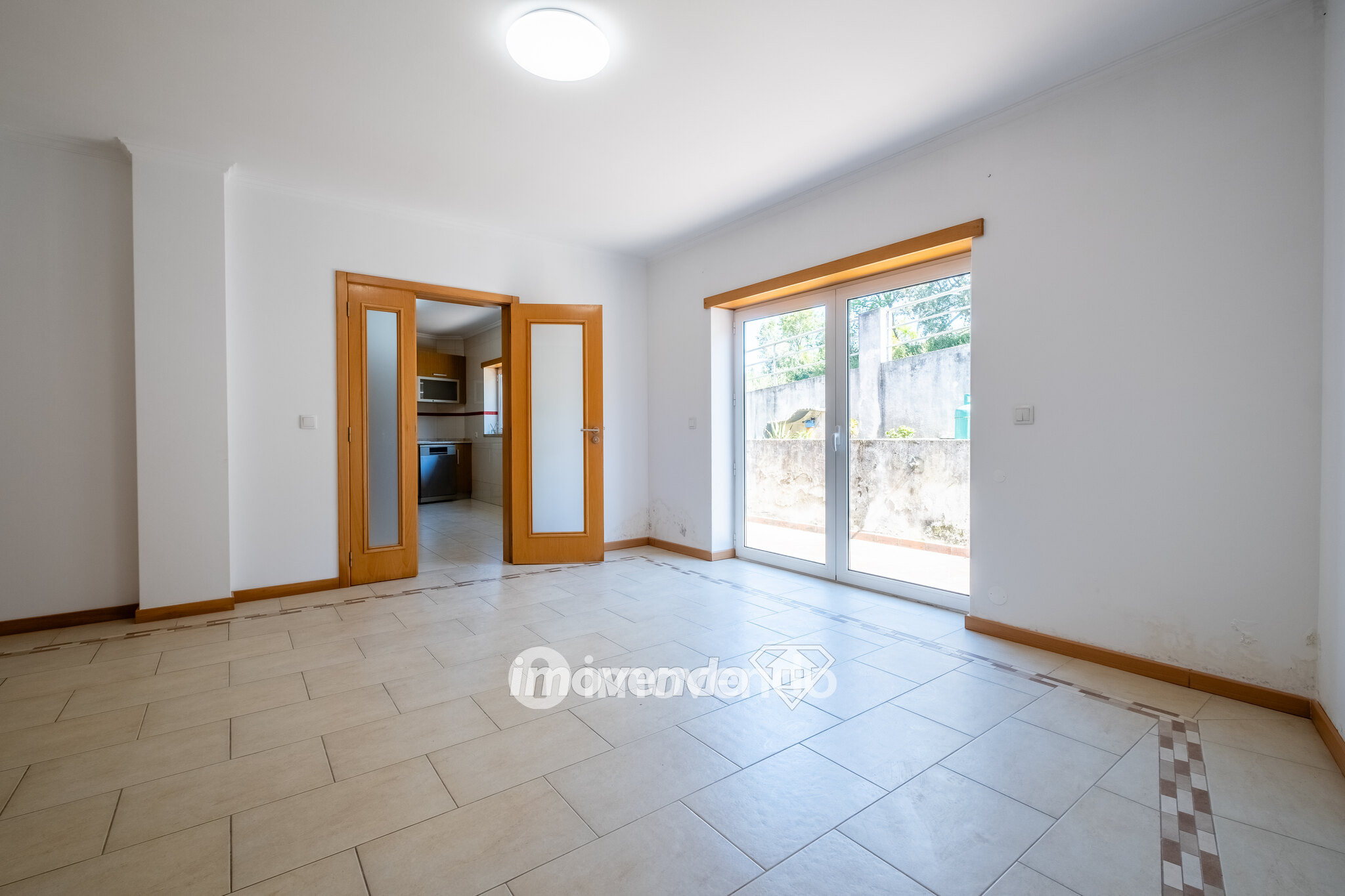 Apartamento T3, com garagem e cozinha equipada, em Coimbra