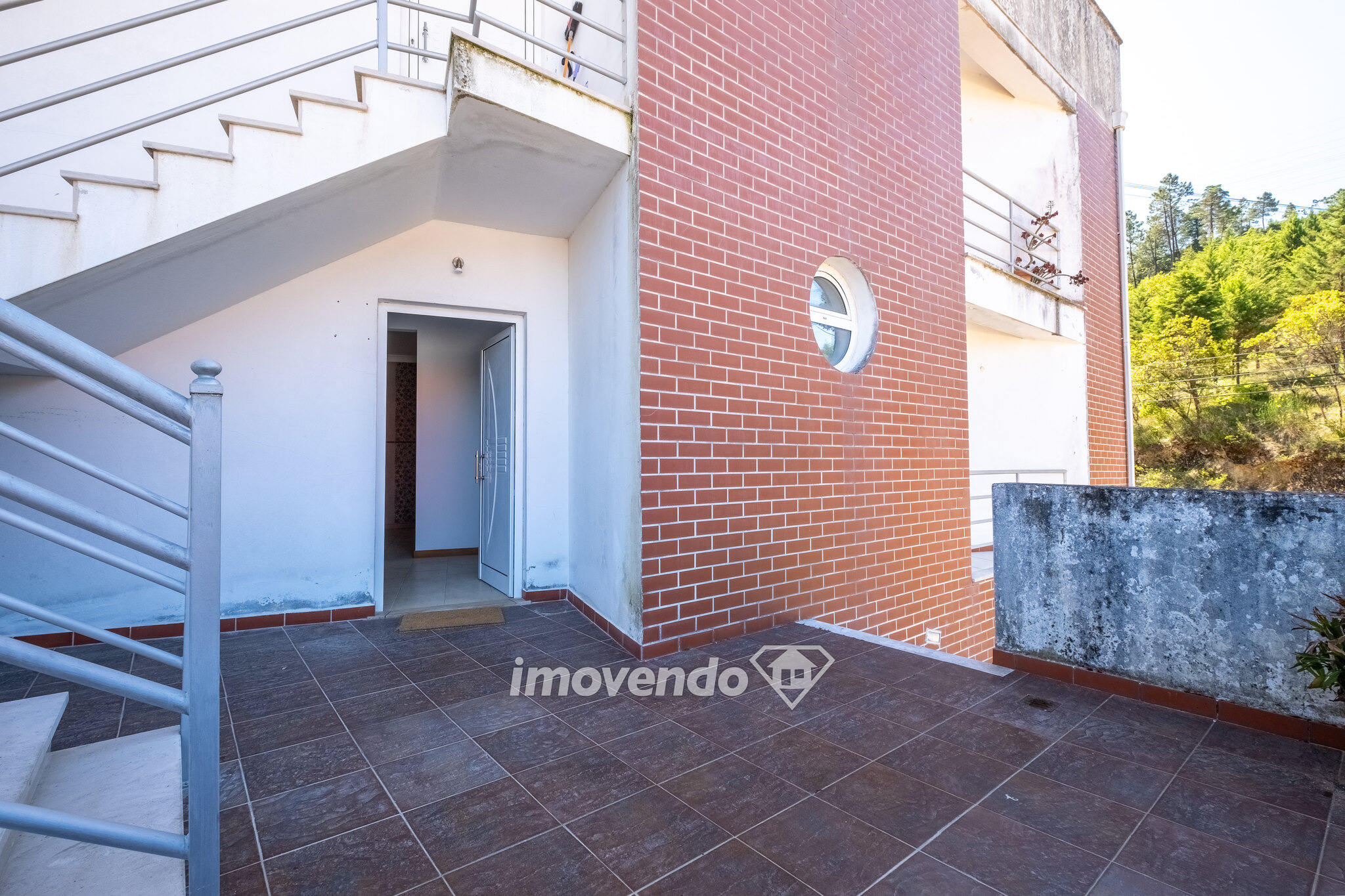 Apartamento T3, com garagem e cozinha equipada, em Coimbra