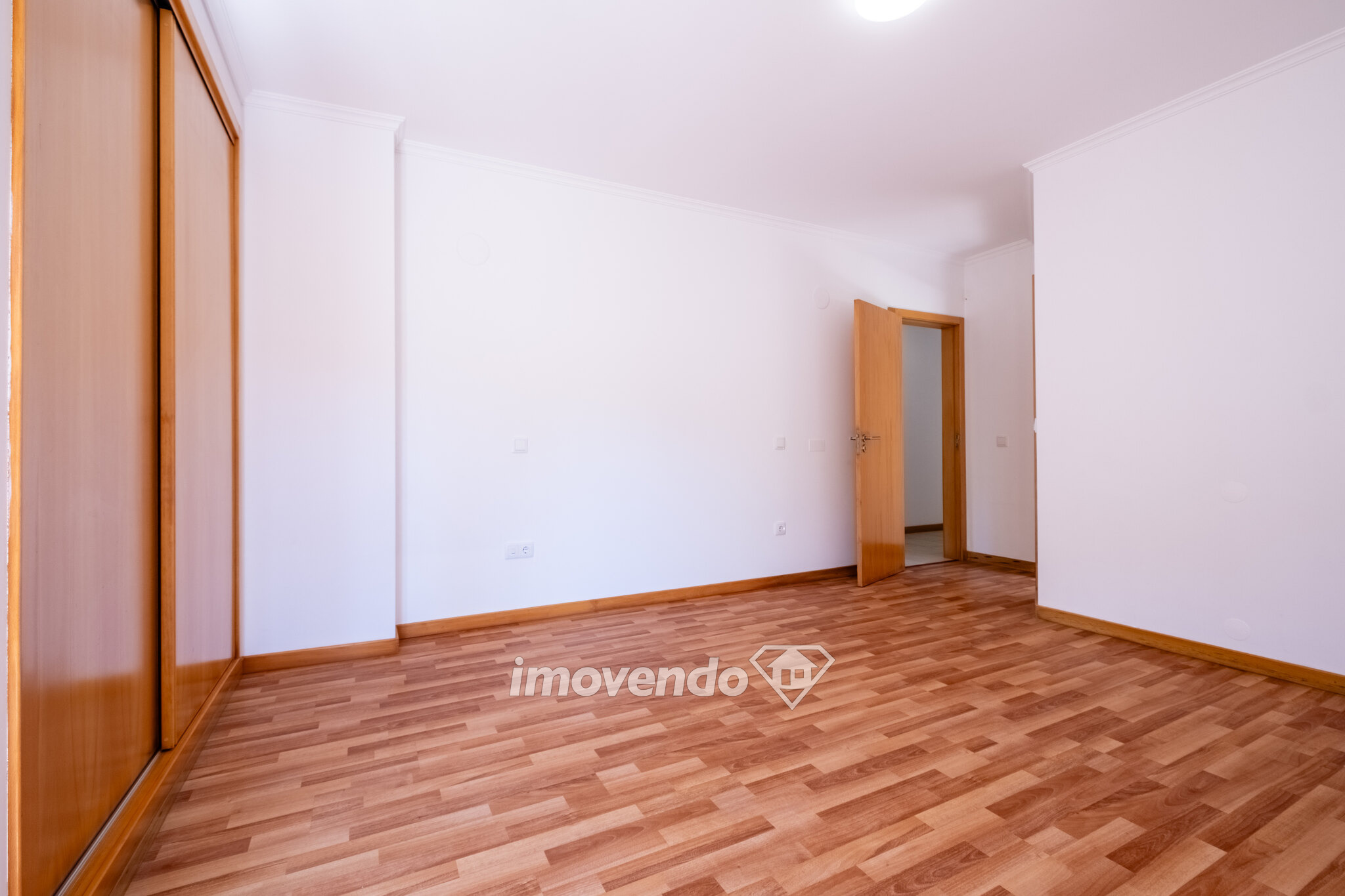 Apartamento T3, com garagem e cozinha equipada, em Coimbra