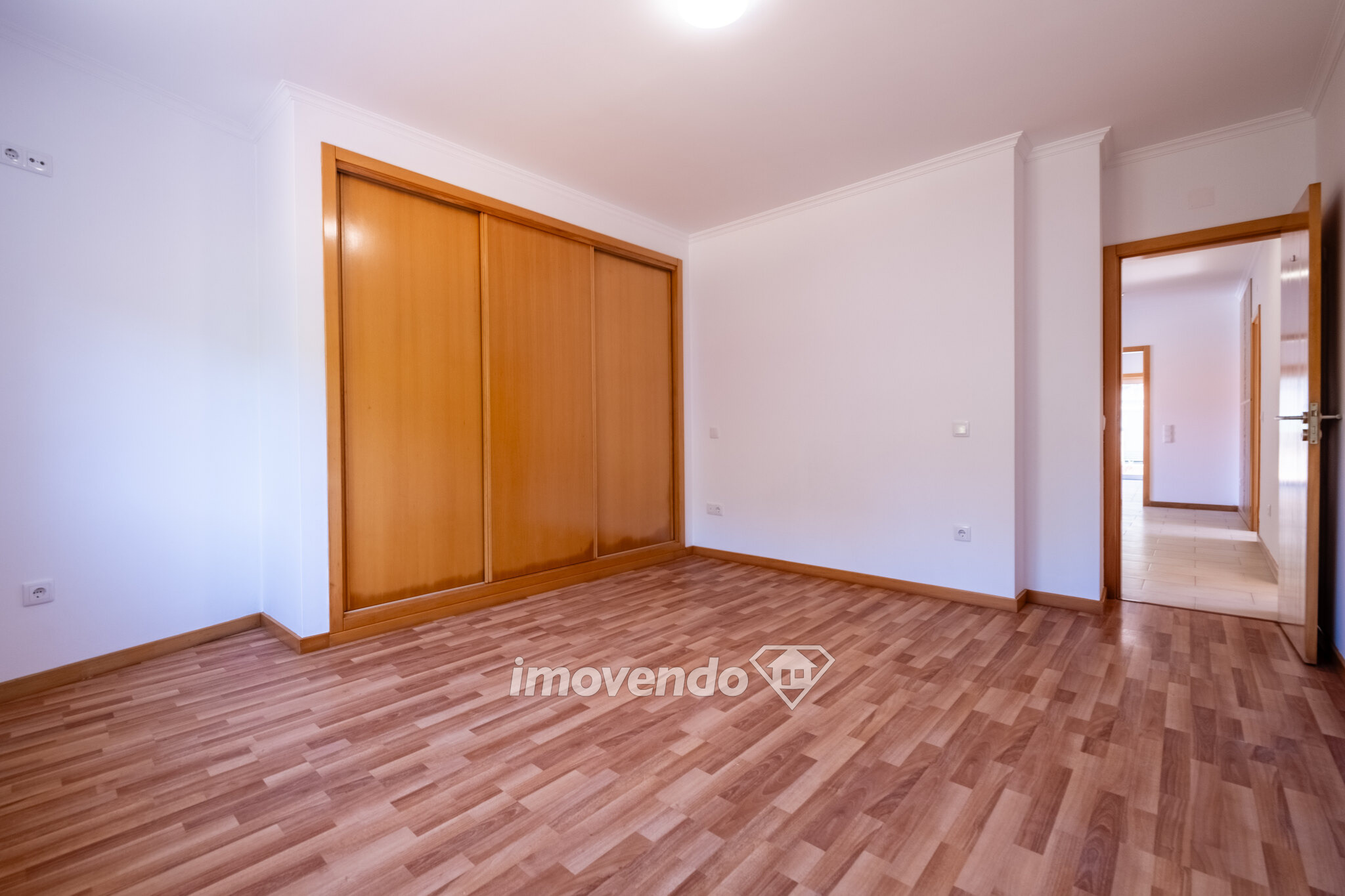 Apartamento T3, com garagem e cozinha equipada, em Coimbra