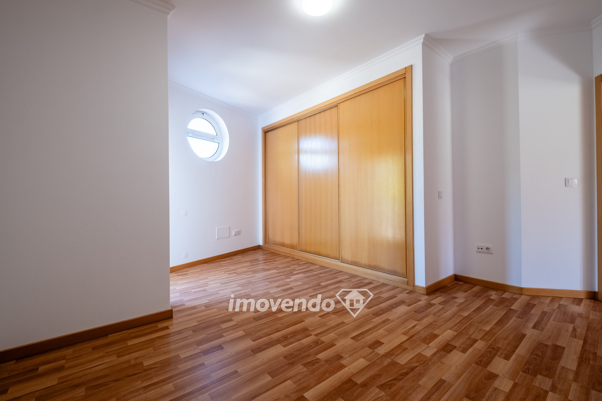 Apartamento T3, com garagem e cozinha equipada, em Coimbra