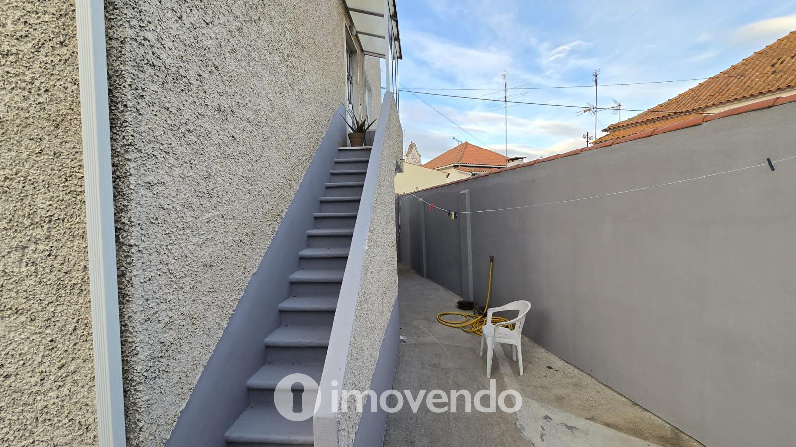Prédio urbano, com três T4 e garagem, em Asseiceira, Tomar