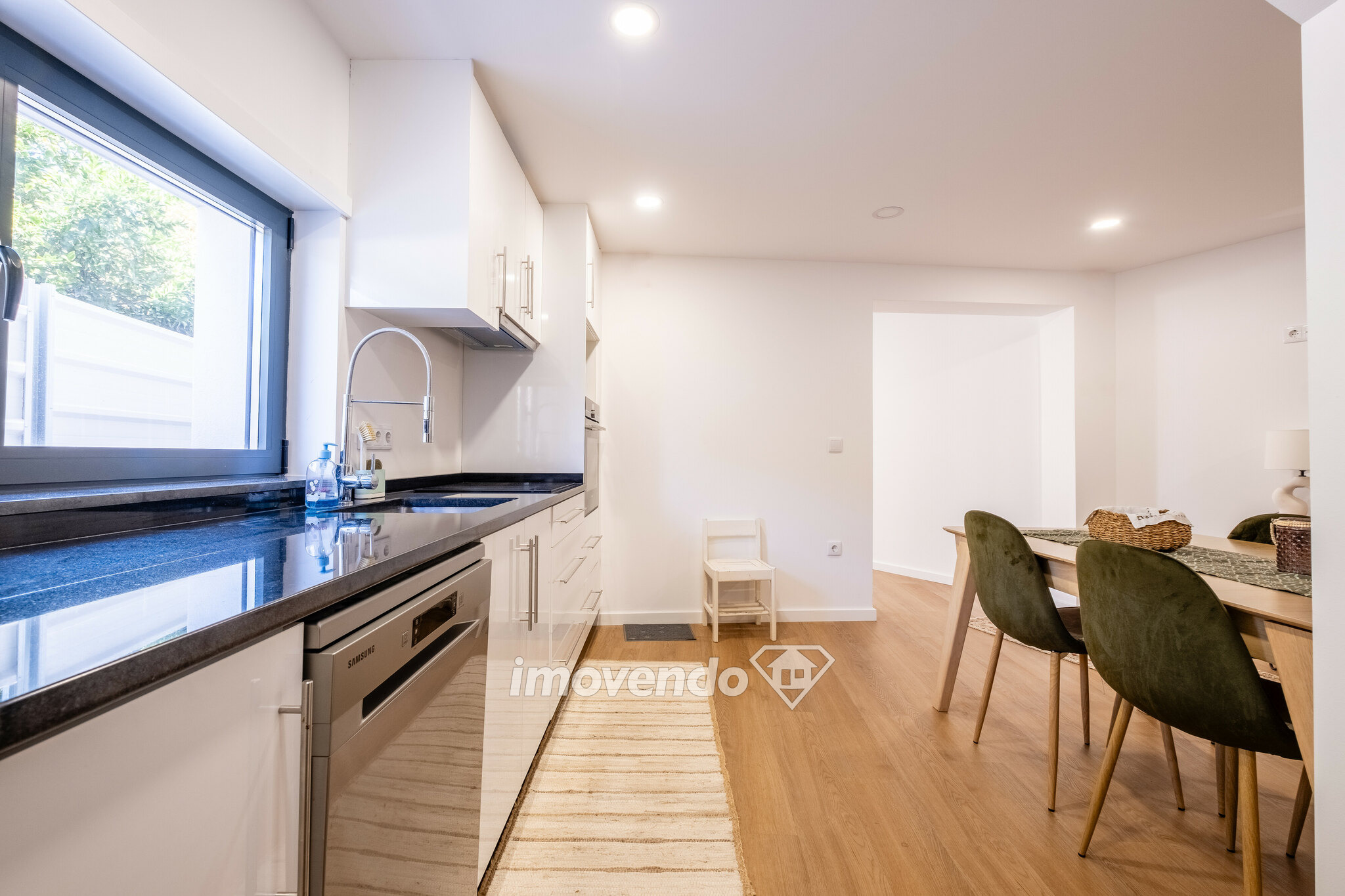 Moradia T3 remodelada, com terraço e garagem, em Viseu