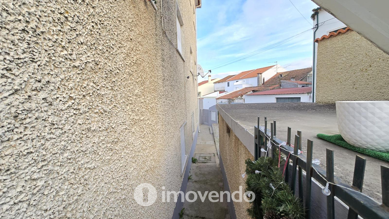 Prédio urbano, com três T4 e garagem, em Asseiceira, Tomar