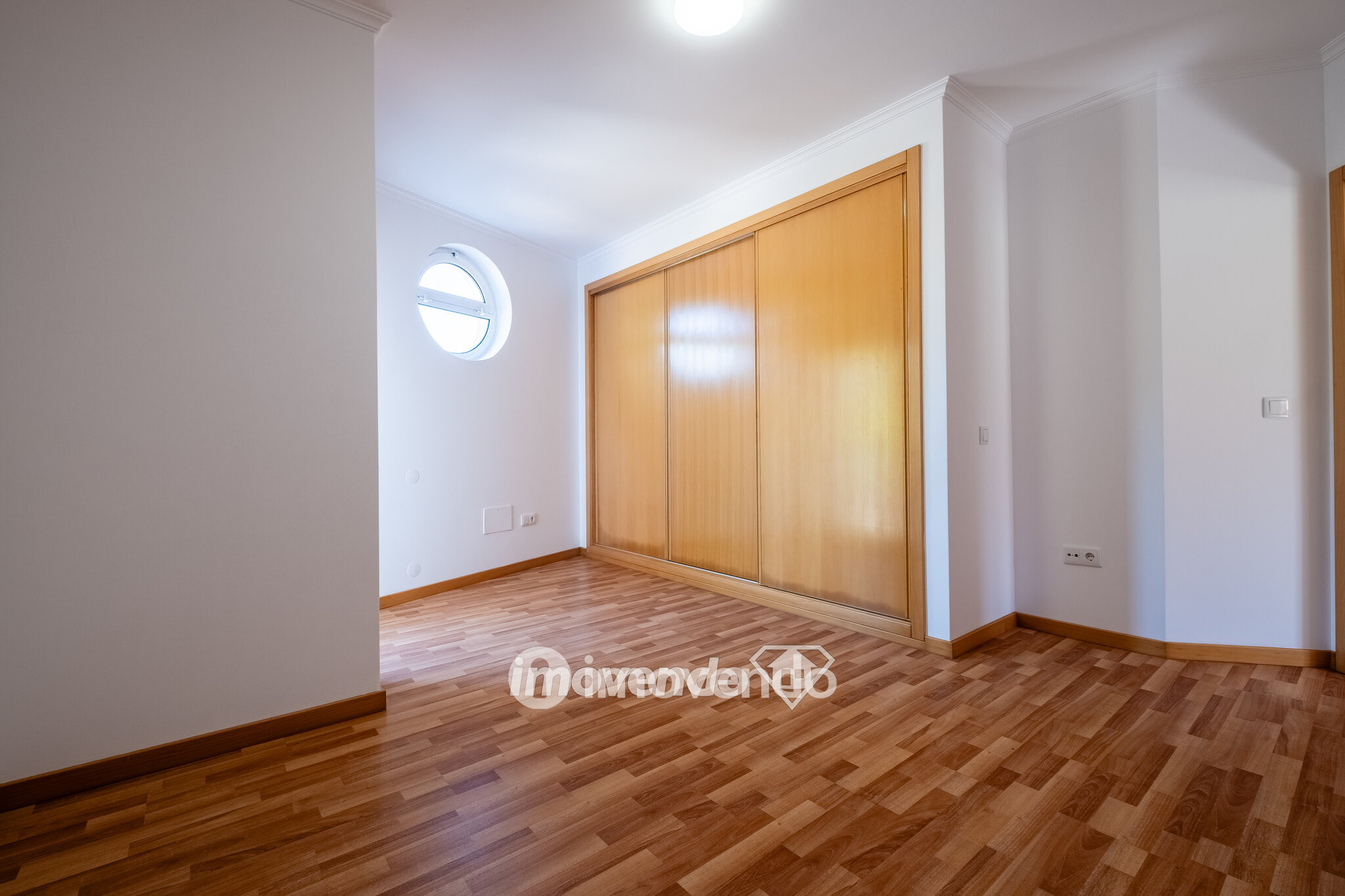 Apartamento T3, com garagem e cozinha equipada, em Coimbra