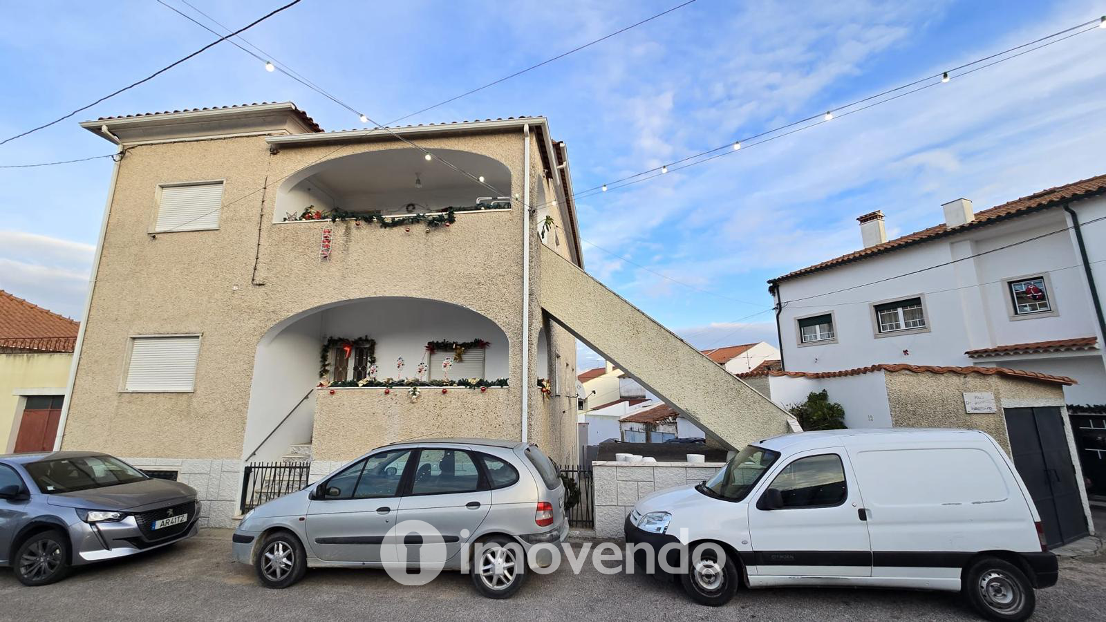 Prédio urbano, com três T4 e garagem, em Asseiceira, Tomar