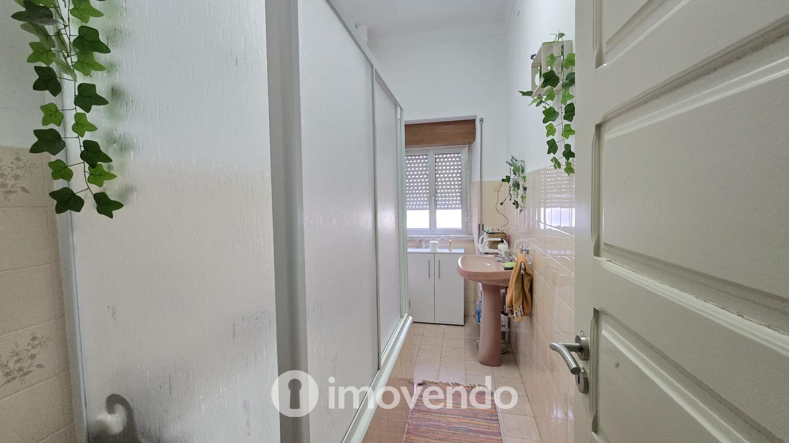 Prédio urbano, com três T4 e garagem, em Asseiceira, Tomar