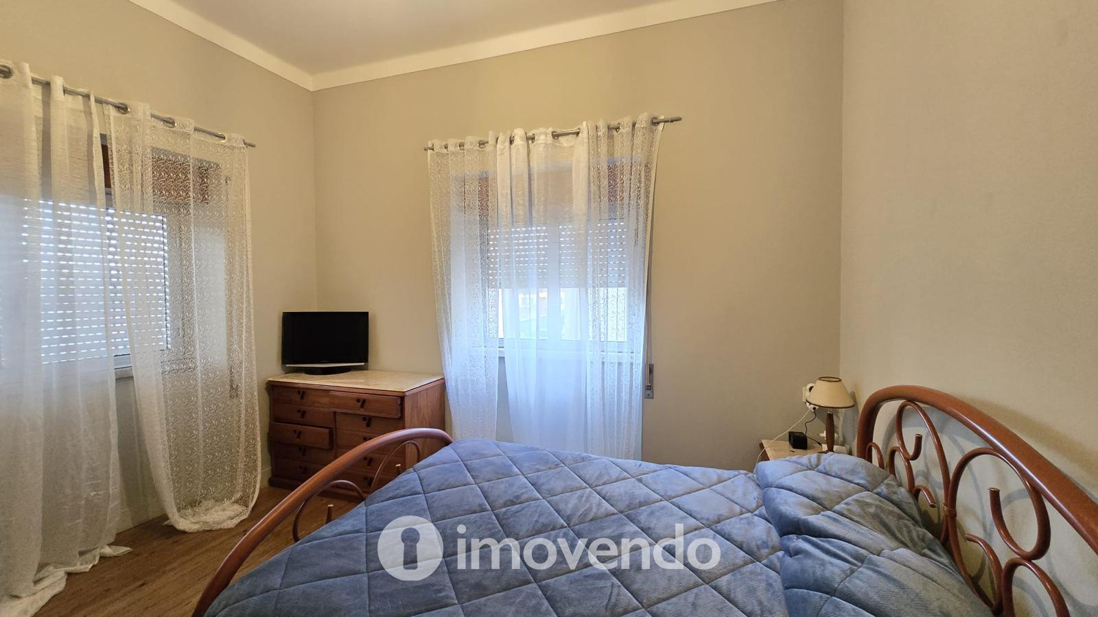 Prédio urbano, com três T4 e garagem, em Asseiceira, Tomar