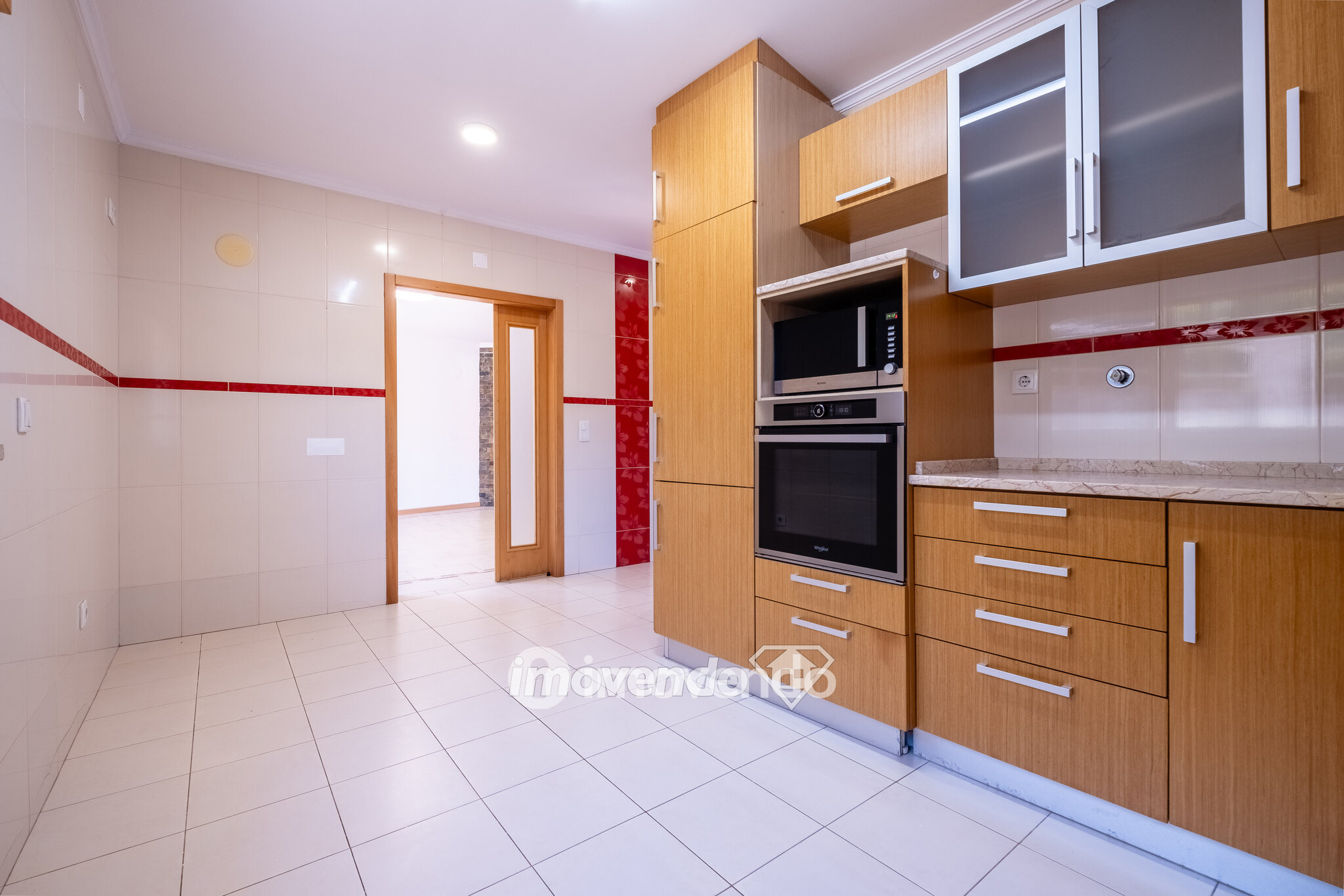 Apartamento T3, com garagem e cozinha equipada, em Coimbra