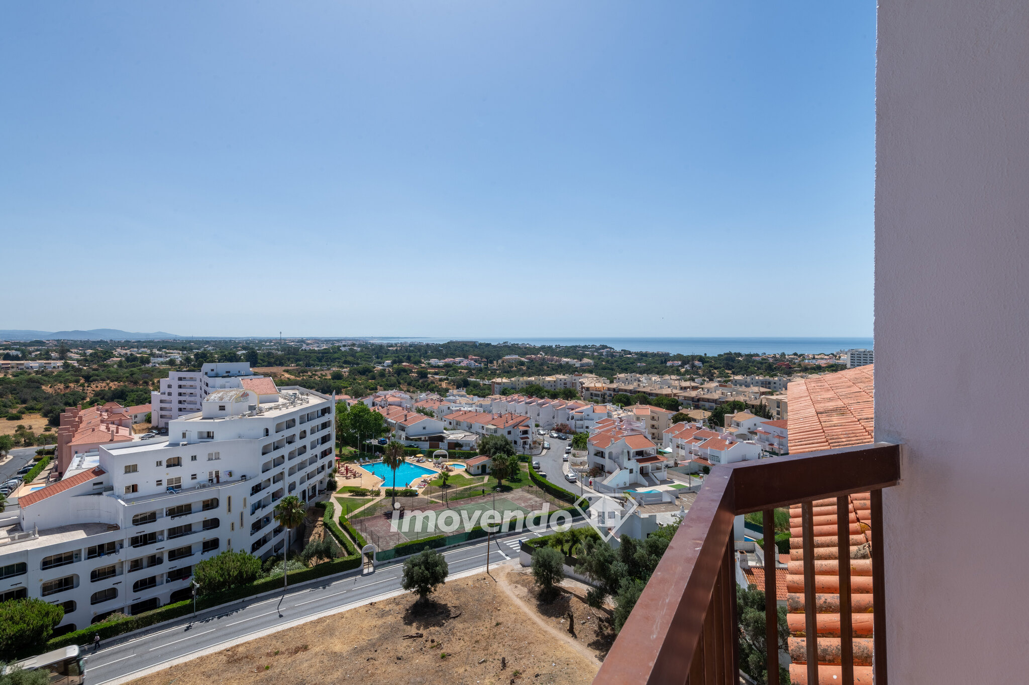 Apartamento T1, inserido num condomínio com piscina, em Albufeira