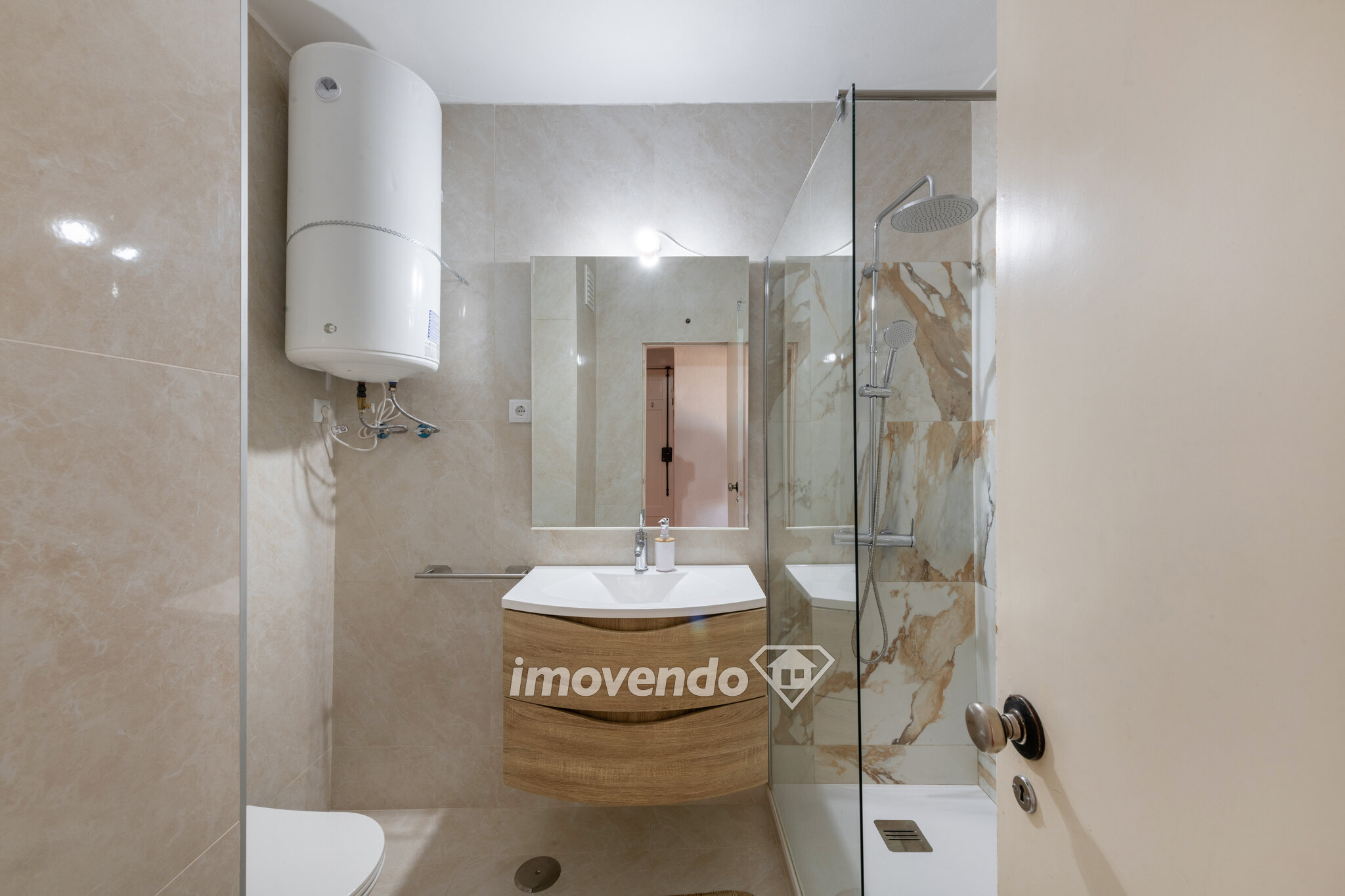 Apartamento T1, inserido num condomínio com piscina, em Albufeira