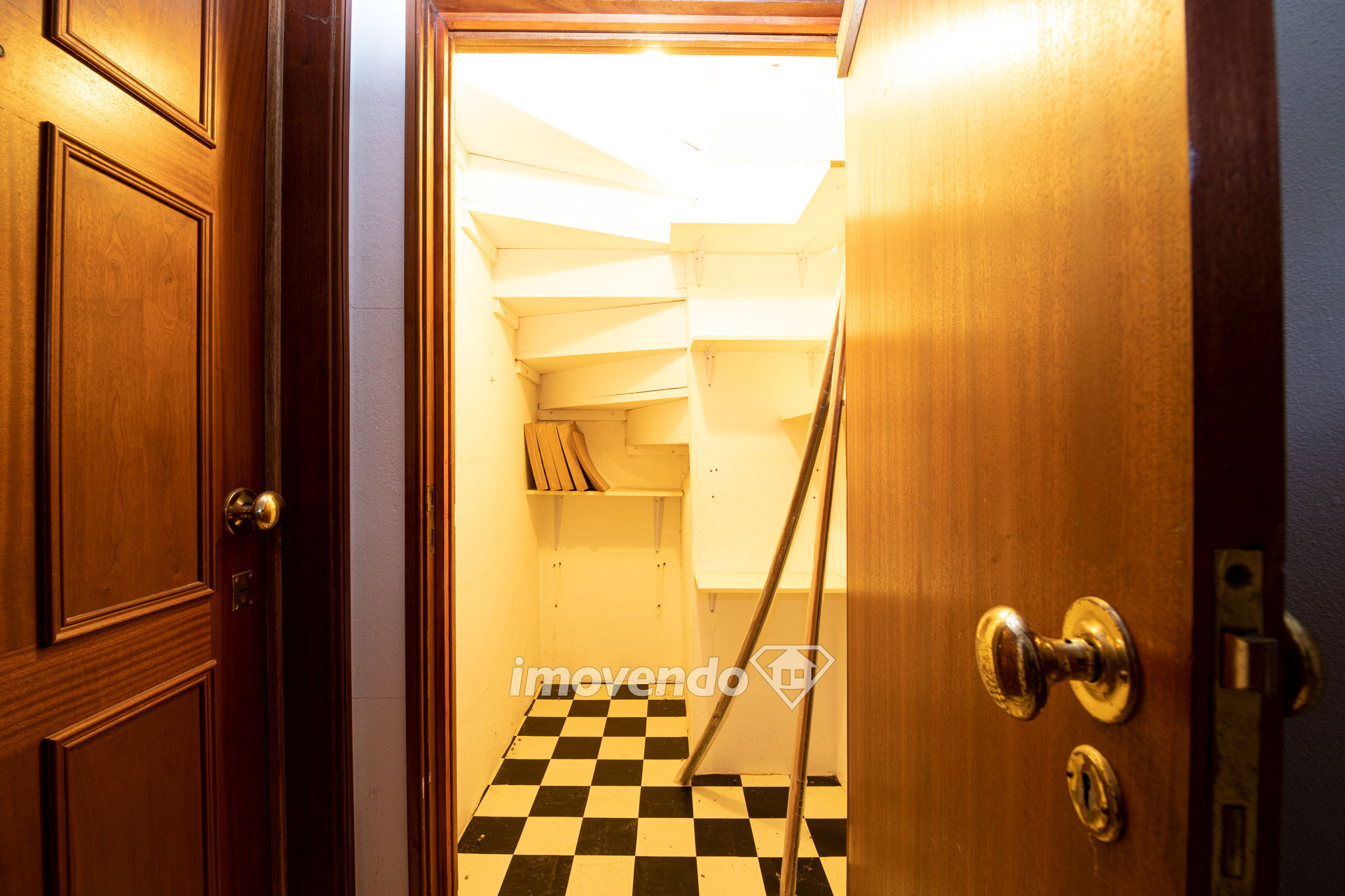 Apartamento T3 Duplex, com arrecadação, em Paço de Arcos