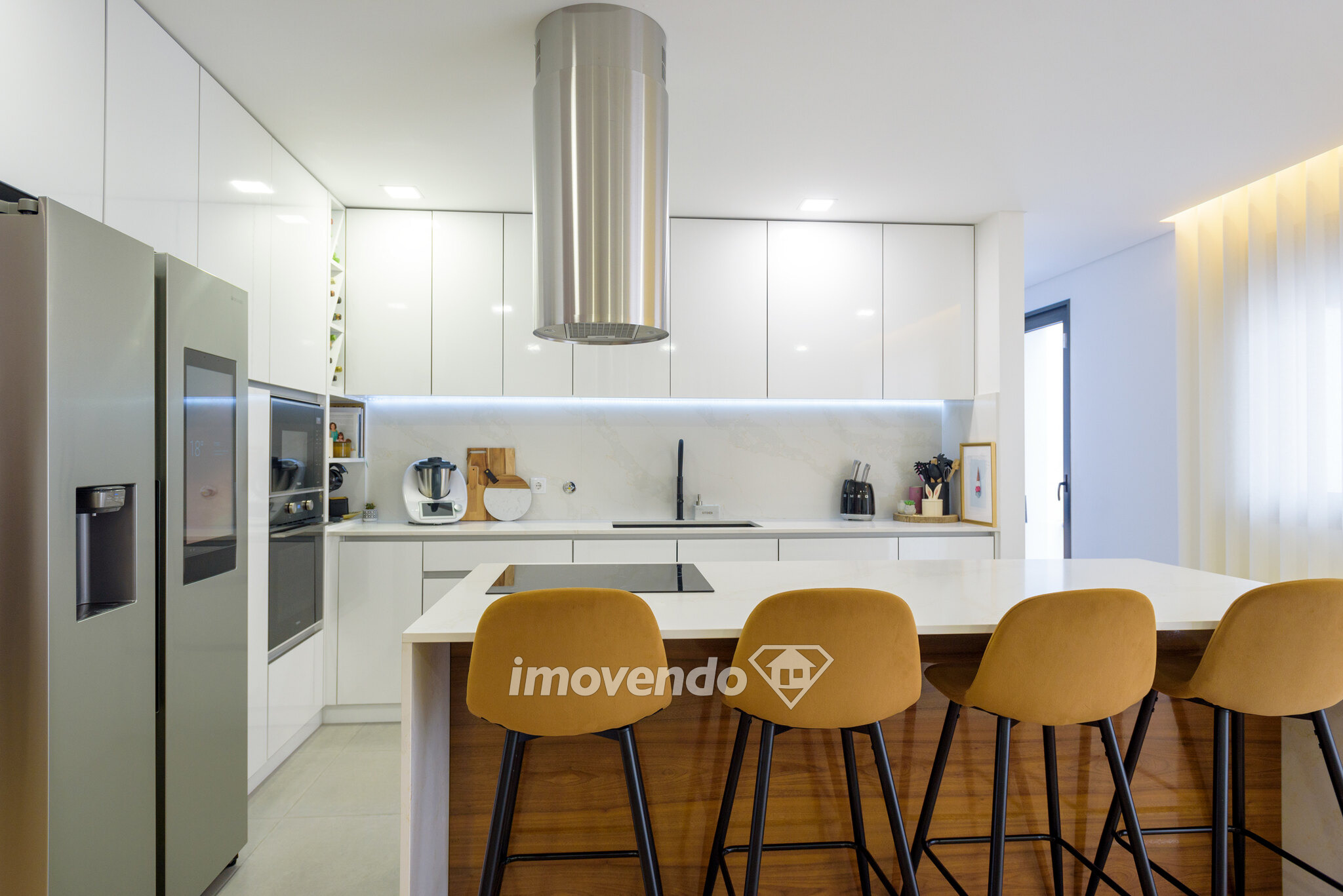 Moradia T3+1 de design moderno, com cozinha equipada, em Lousada