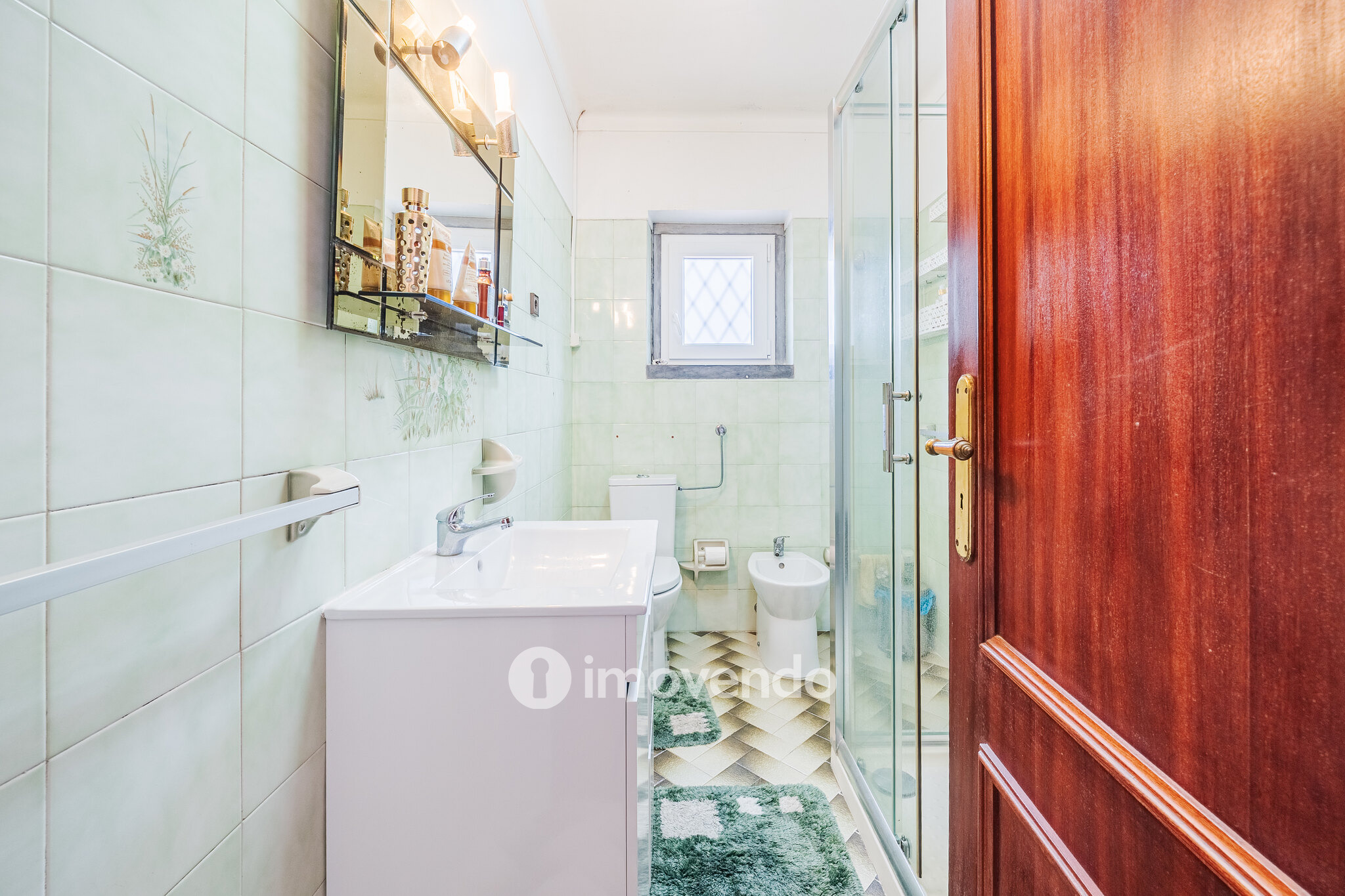 Quinta isolada T3+1 com áreas amplas e terreno de 2022m², em Colares
