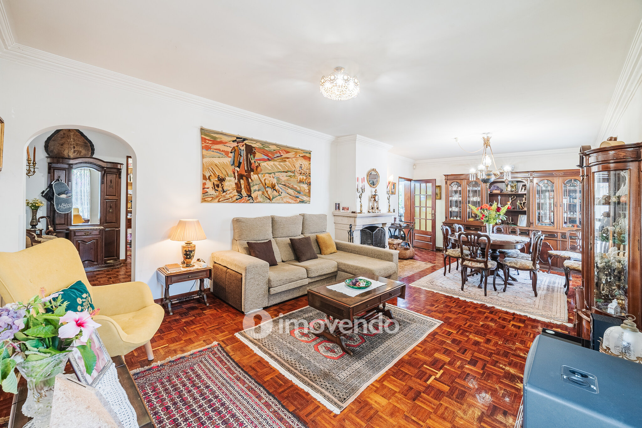 Quinta isolada T3+1 com áreas amplas e terreno de 2022m², em Colares