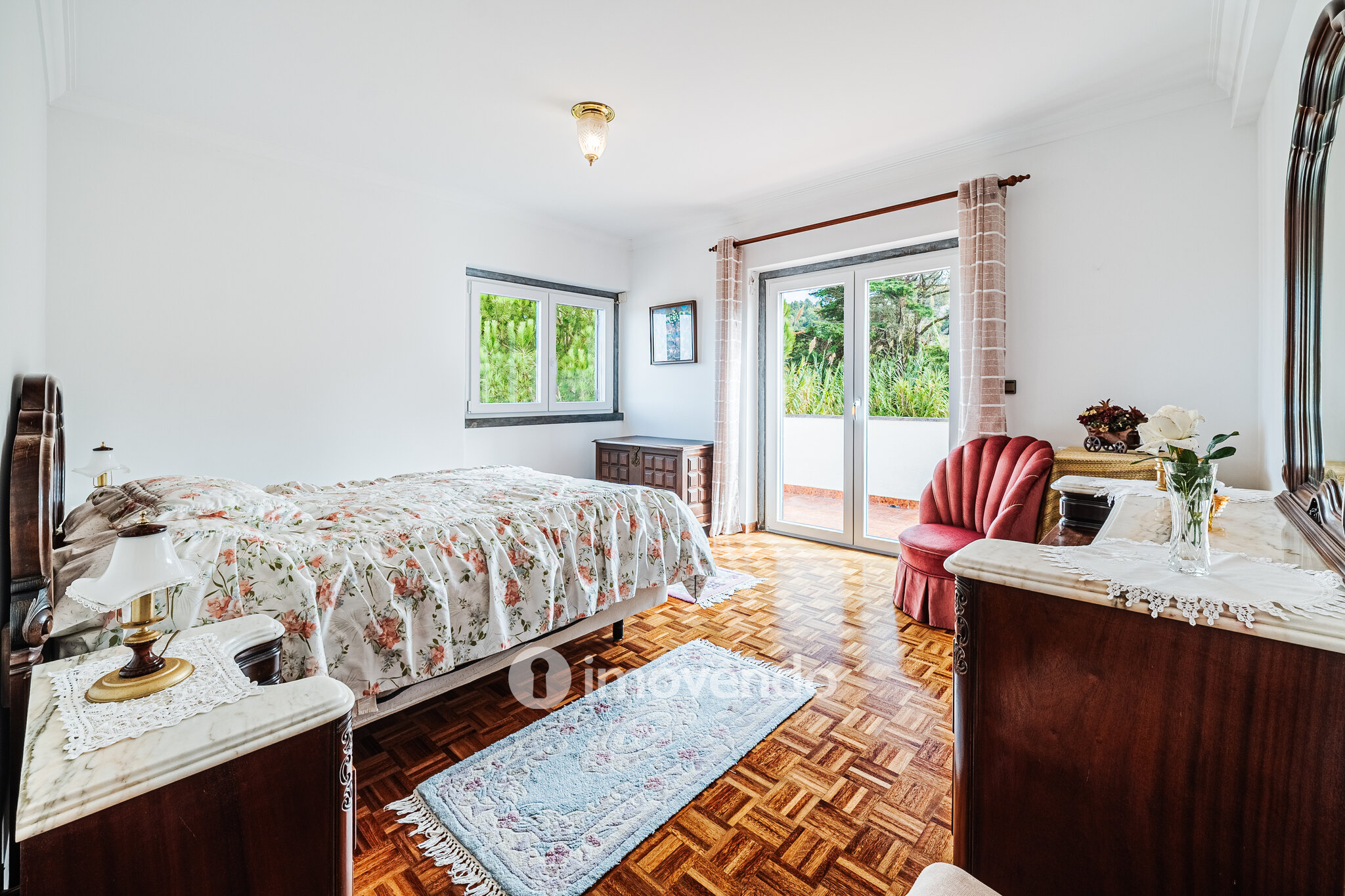 Quinta isolada T3+1 com áreas amplas e terreno de 2022m², em Colares