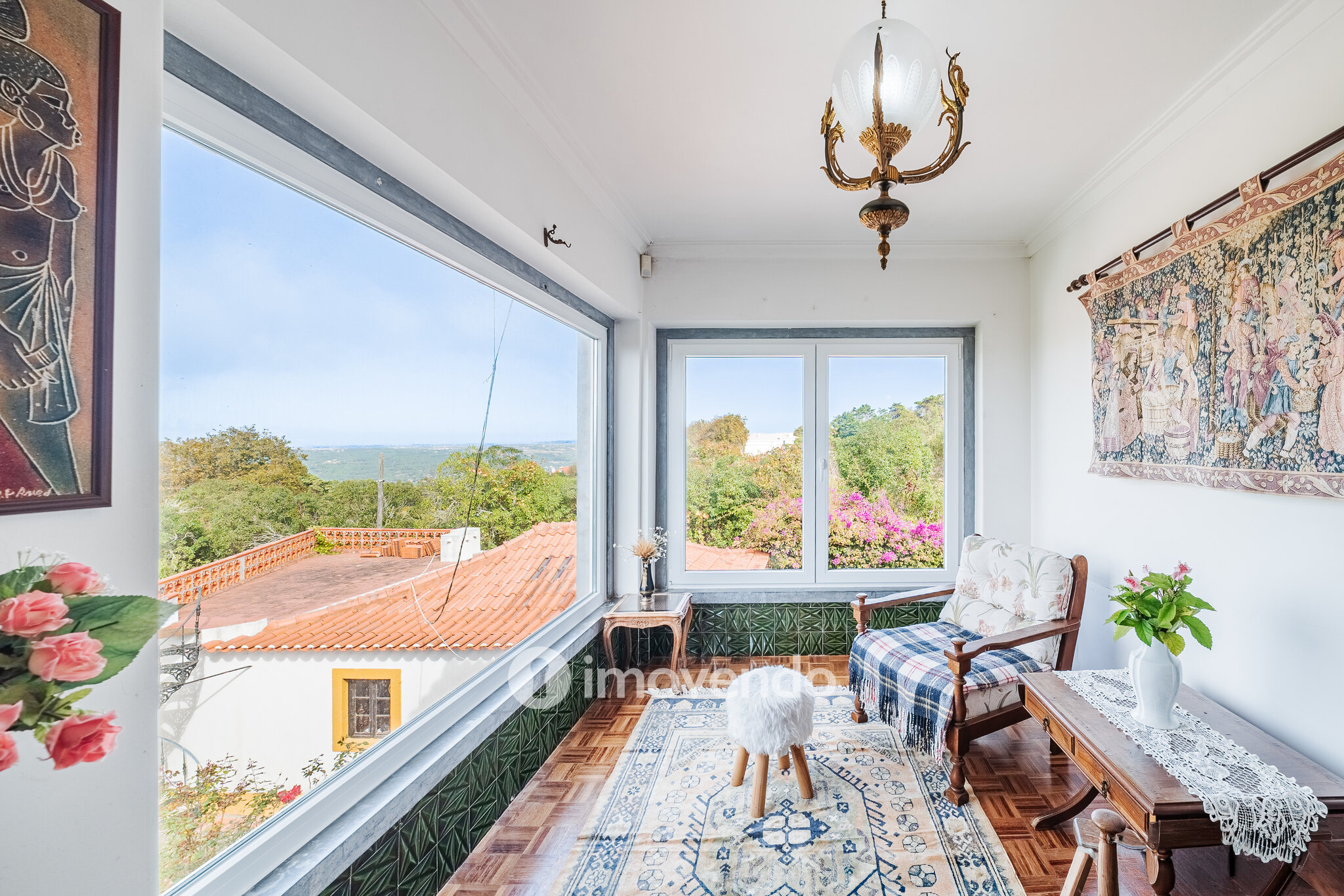 Quinta isolada T3+1 com áreas amplas e terreno de 2022m², em Colares