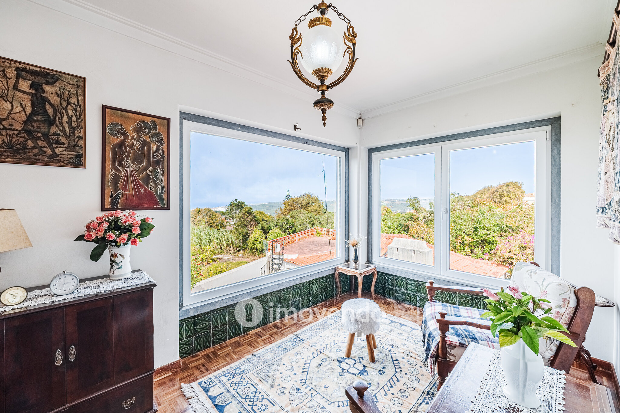 Quinta isolada T3+1 com áreas amplas e terreno de 2022m², em Colares