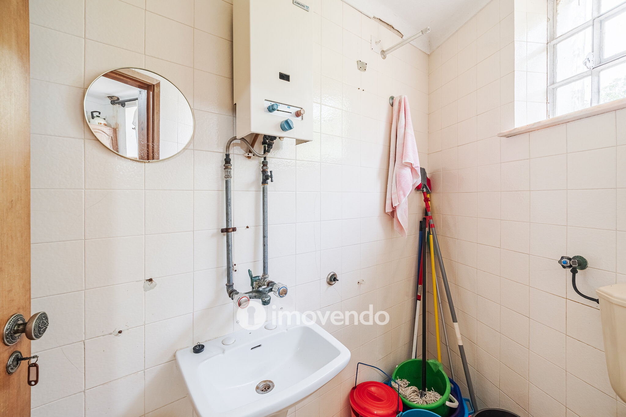 Quinta isolada T3+1 com áreas amplas e terreno de 2022m², em Colares