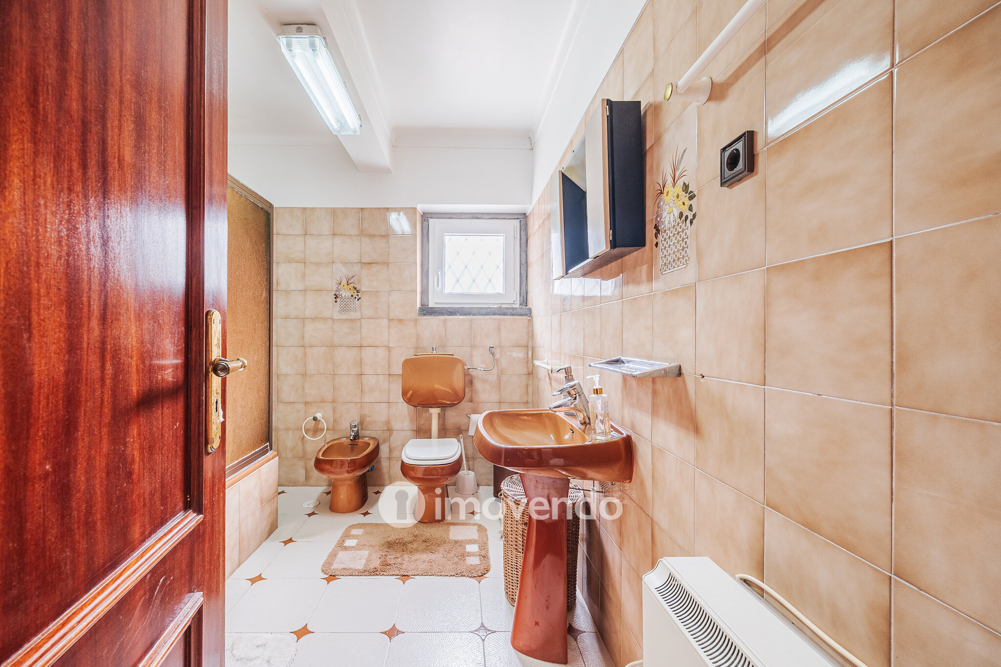 Quinta isolada T3+1 com áreas amplas e terreno de 2022m², em Colares