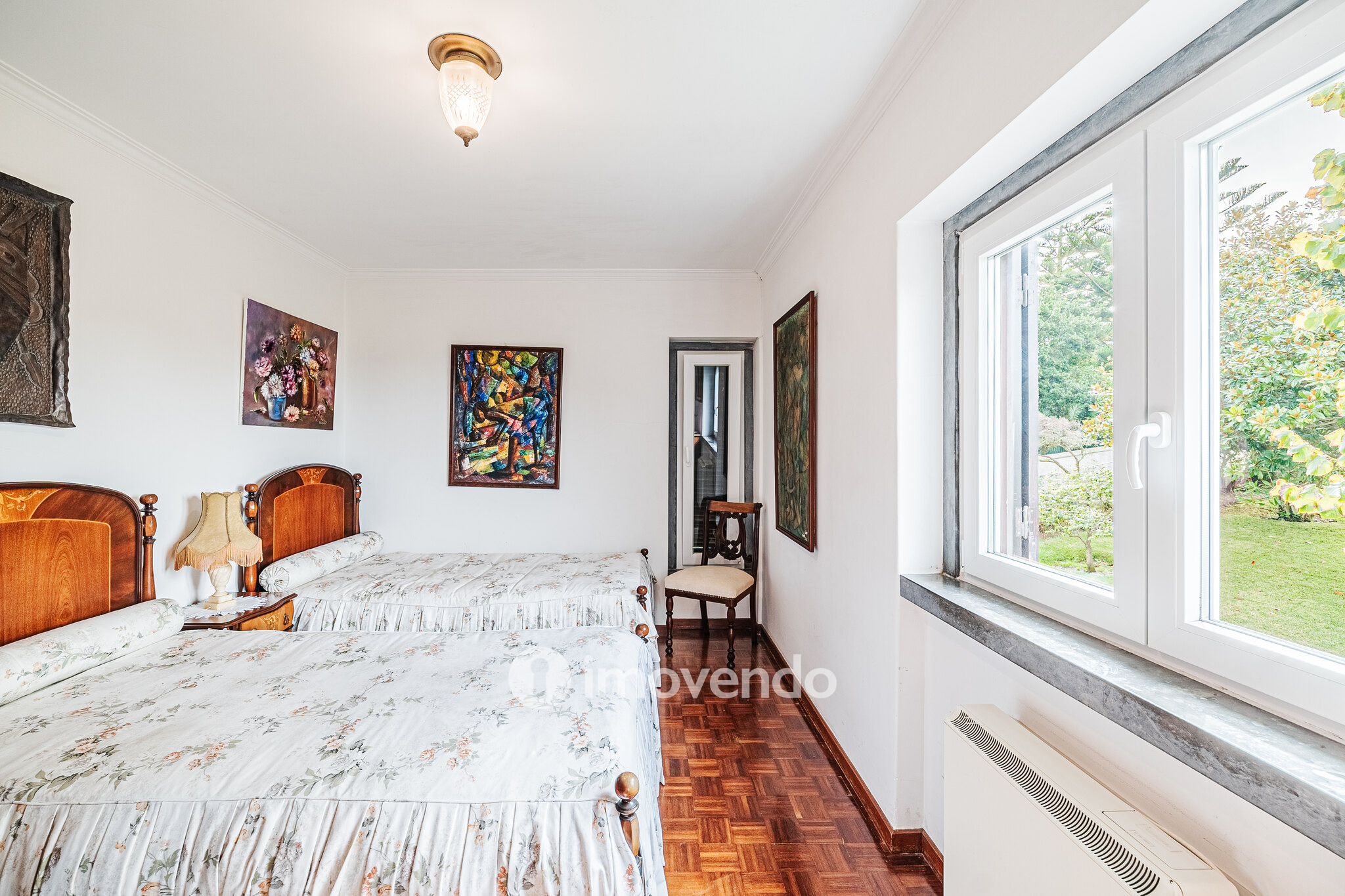 Quinta isolada T3+1 com áreas amplas e terreno de 2022m², em Colares