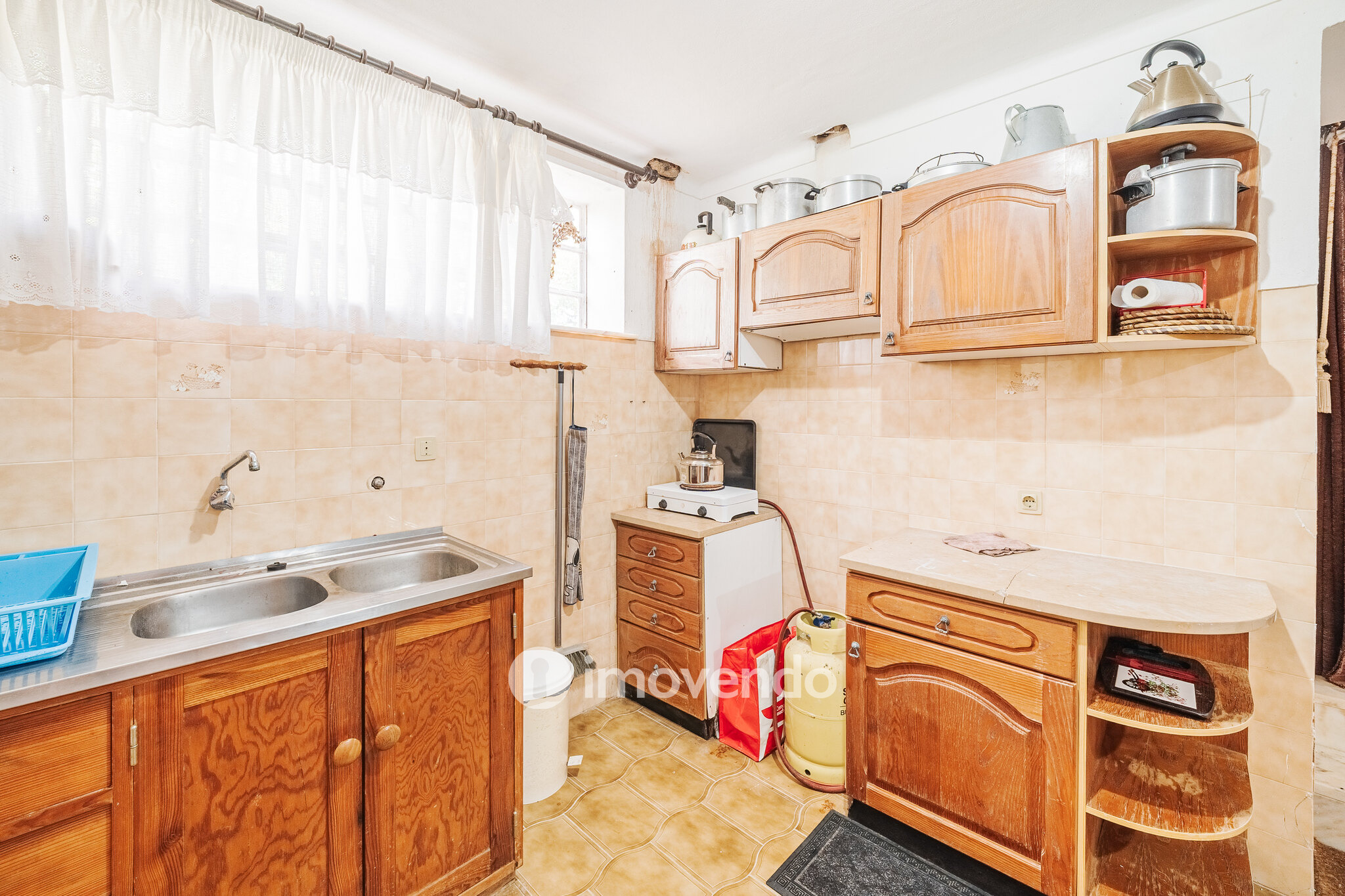 Quinta isolada T3+1 com áreas amplas e terreno de 2022m², em Colares