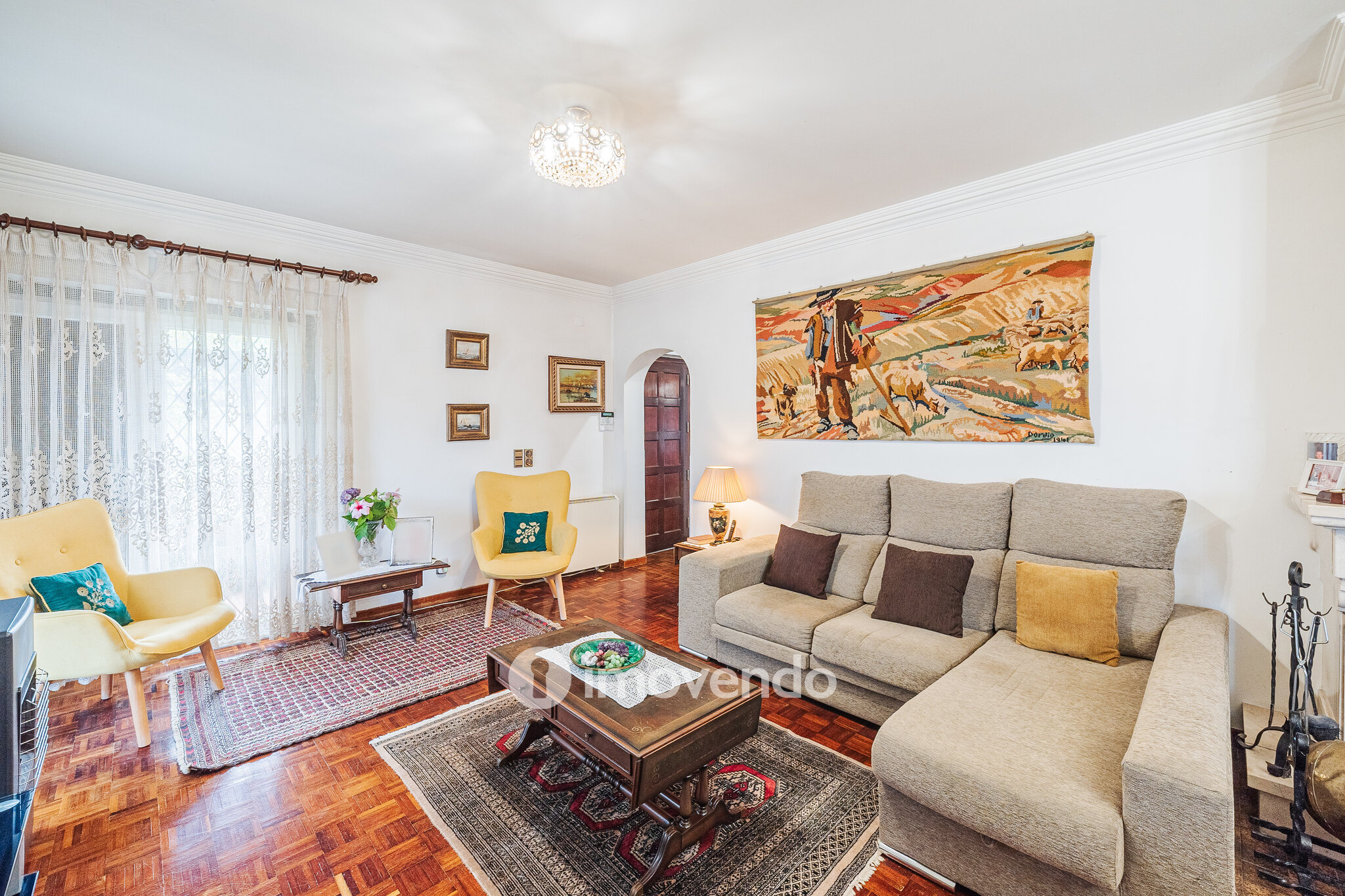 Quinta isolada T3+1 com áreas amplas e terreno de 2022m², em Colares