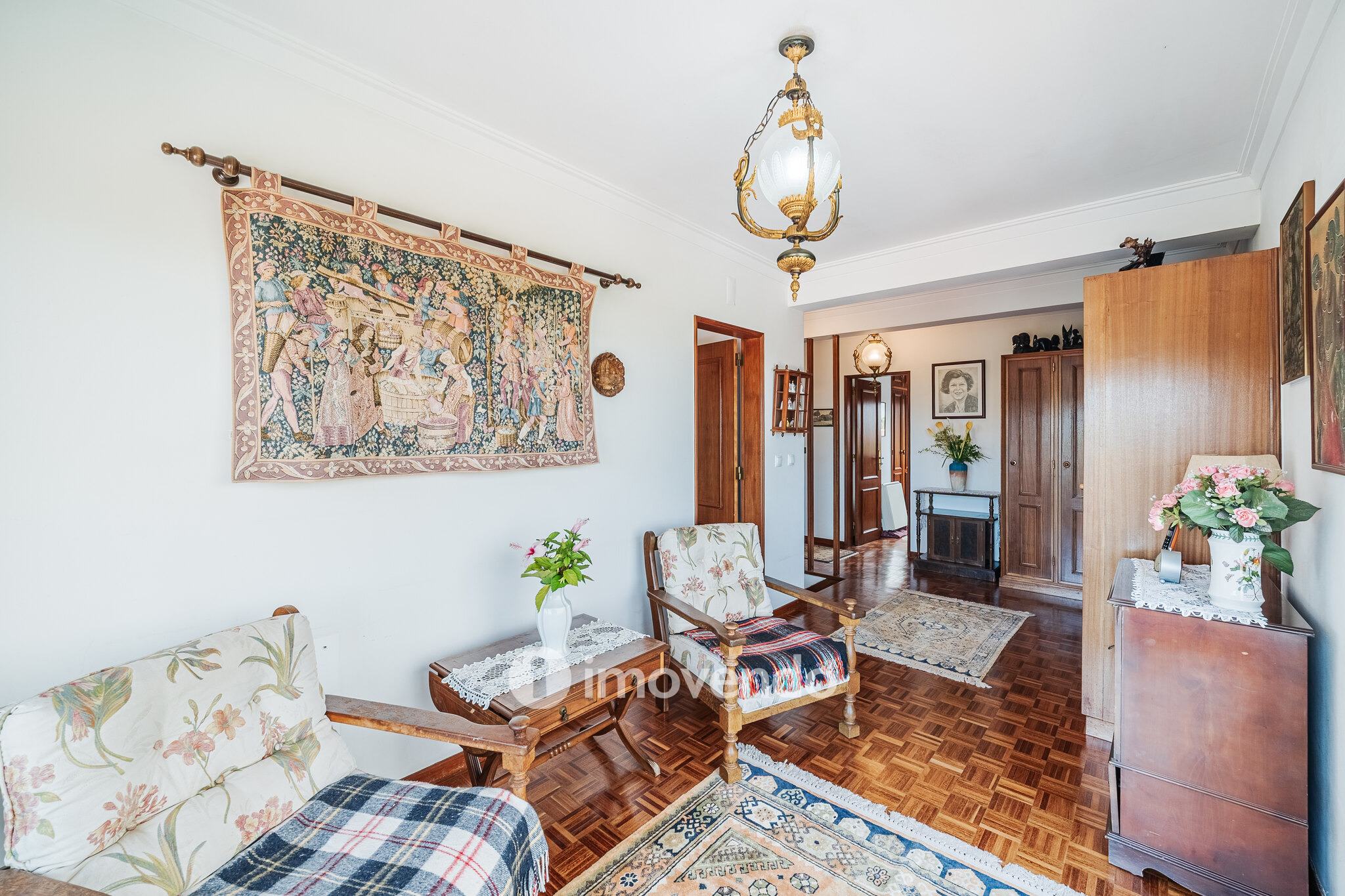 Quinta isolada T3+1 com áreas amplas e terreno de 2022m², em Colares