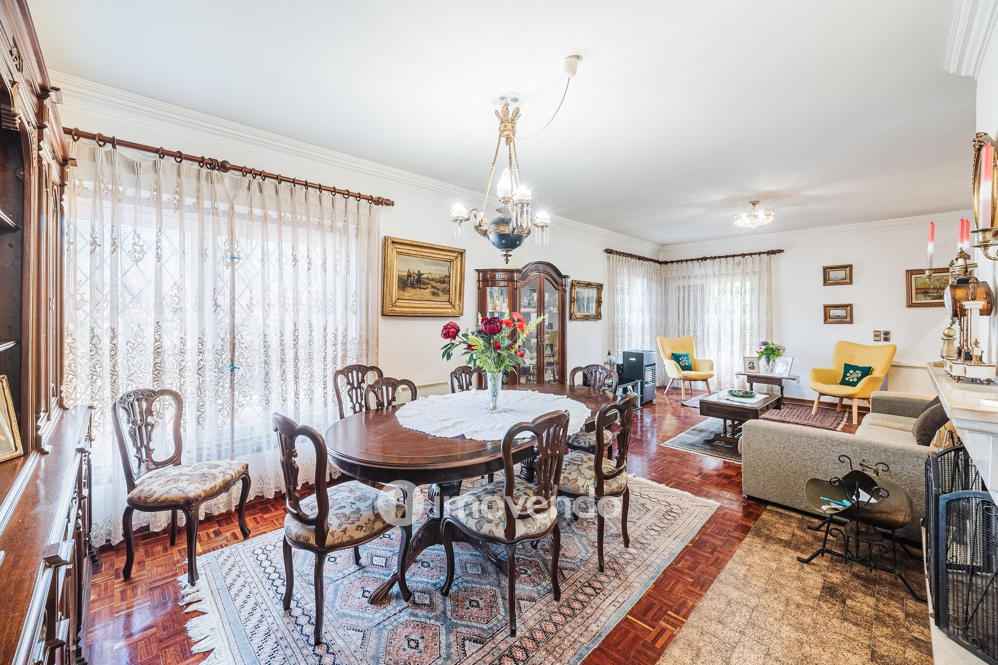 Quinta isolada T3+1 com áreas amplas e terreno de 2022m², em Colares