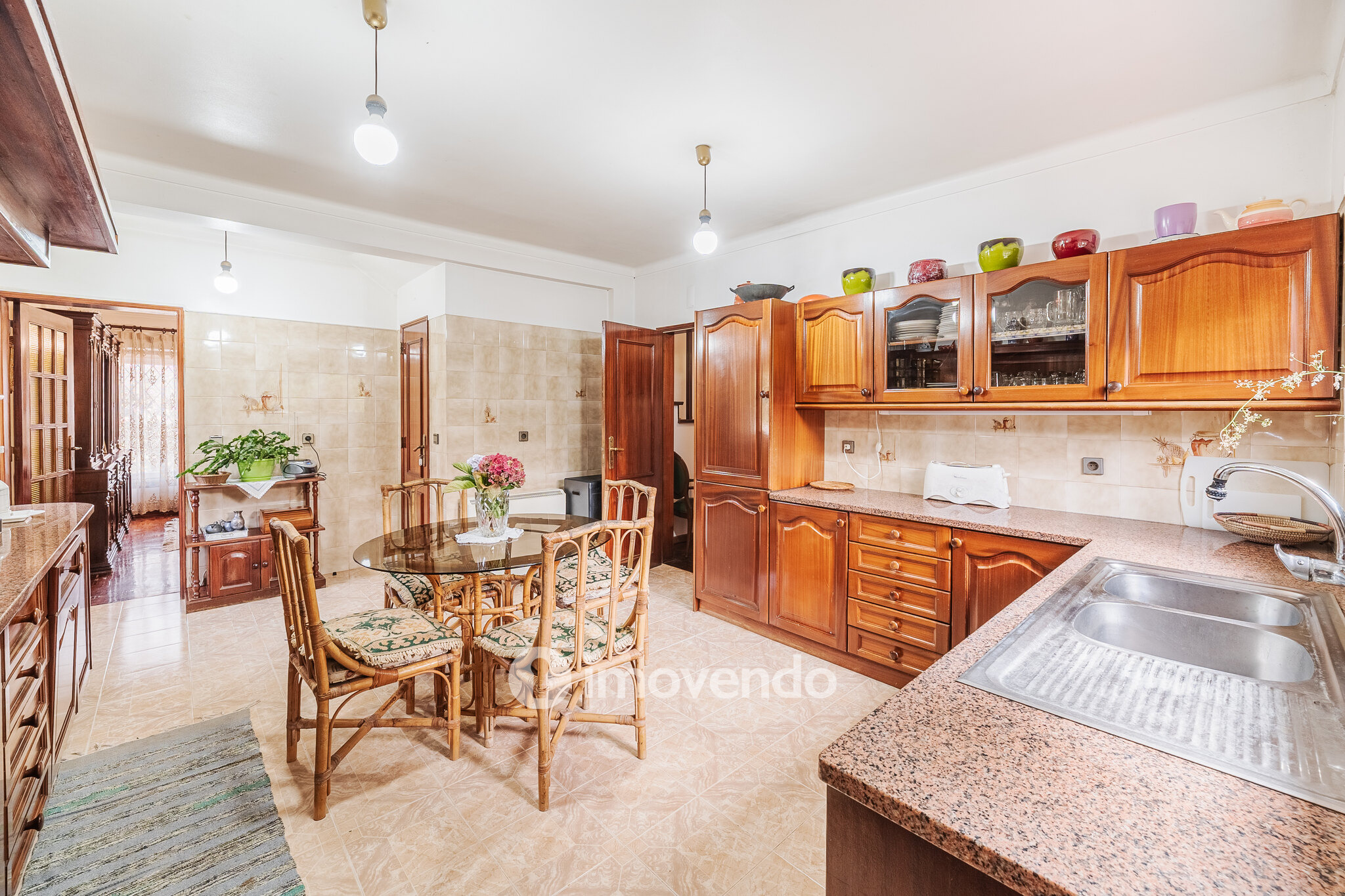 Quinta isolada T3+1 com áreas amplas e terreno de 2022m², em Colares
